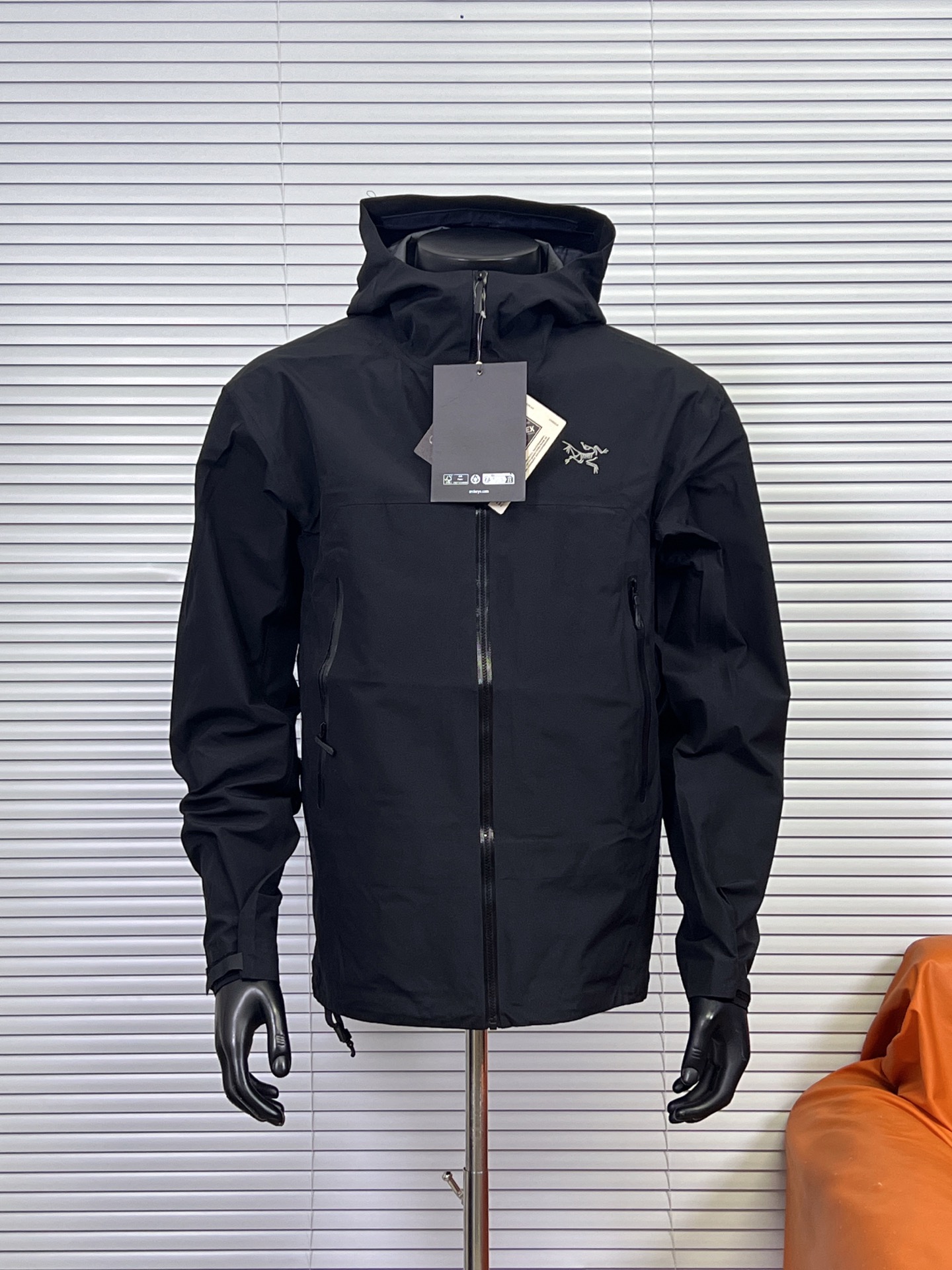 超级福利 💰150 史无前例
‼️ 五色JK冲锋衣 特价开炸💥

Arcteryx始祖鸟 BETA Jacket Men's logo刺绣防水防风透气连帽冲锋衣

颜色：破晓蓝 黑色 雾夕粉 星际紫 幽雾绿
尺码：S-XXL