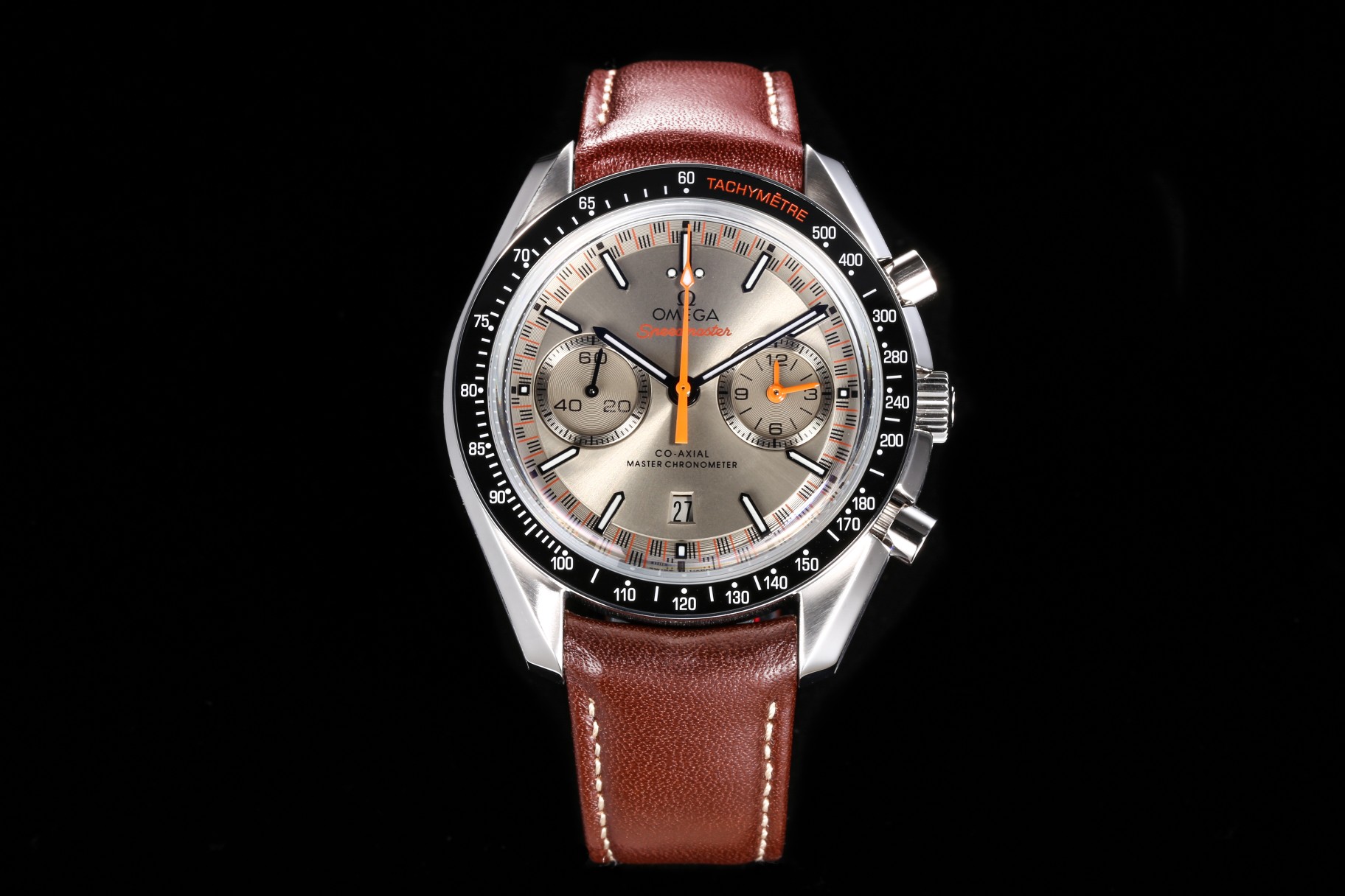 NO:389749,Omega Speedmaster Series Racing Chronograph 44.25mm Master Chronograph Model 329.32.44.51.06.001 In 1957, Omega launched the Speedmaster Series specially designed for racing, which is also known as the 'Racing dials Racing Dals' Grey Panda Dals, two small dials with black rings and a 6 o'clock calendar window are integrated with the dial. Black or orange lacquer hands and black arrow-shaped hour markers are covered with white Super-LumiNova luminous coating. The diameter is 44.25mm. Equipped with the Master Chronograph dual-T movement. The frequency of vibration is 28,800 oscillation per hour. Power reserve is 60 hours. Steel case strap, arcuate double-sided anti-reflection and wear glass.  The perfect racing style makes people intoxicated at first glance, as if you are on the track to experience the passion brought by speed., omega19860909欧米茄超霸系列赛车计时腕表44.25毫米至臻天文台计时表 型号329.32.44.51.06.001 1957年,欧米茄推出专为赛车运动而设计的[Speedmaster超霸系列],这一设计也被称为“Racing dials赛车盘” 灰色熊猫盘,两个贴镶黑色圆环的小表盘以及6点钟位置日历窗口与表盘融合一体.黑色或橙色亮漆指针及黑色箭形小时刻度均覆以白色Super-LumiNova夜光涂层 表径44.25mm 搭载型至臻天文台双T机芯 振频28800每小时振荡次数 动力储存60小时 精钢表壳表带,弧拱形双面防反光抗磨损玻璃 妥妥的赛车风格,看一眼就让人沉醉,仿佛置身在赛道上体验速度带来的激情.,,omega,Watch