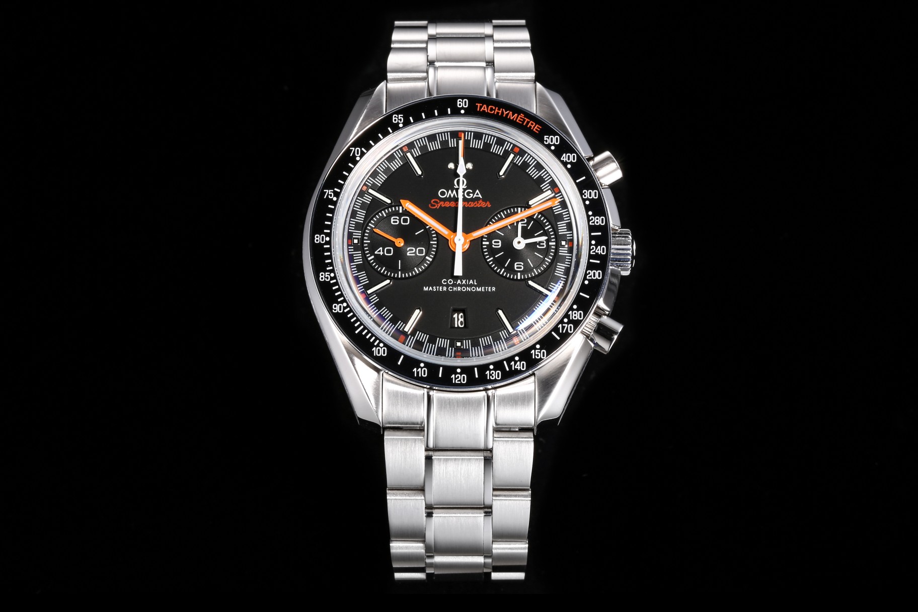 NO:389715,Omega Speedmaster Series Racing Chronograph 44.25mm Master Chronograph Model 329.30.44.51.01.002 In 1957, Omega launched the Speedmaster Series specially designed for racing, which is also known as the 'Racing dials Racing Dals'. Matte black panda disc, orange and white lacquered hands and white 18K gold arrow-shaped hour markers are covered with white Super-LumiNova luminous coating, with one end embellished with orange logo. Diameter 44.25mm Equipped with the Master Chronograph dual-T movement, vibration frequency 28,800 oscillations per hour, power reserve 60 hours, stainless steel case strap, arcuate double-sided anti-reflection and wear glass  The perfect racing style makes people intoxicated at first glance, as if you are on the track to experience the passion brought by speed., omega19860909欧米茄超霸系列赛车计时腕表44.25毫米至臻天文台计时表 型号329.30.44.51.01.002 1957年,欧米茄推出专为赛车运动而设计的[Speedmaster超霸系列],这一设计也被称为“Racing dials赛车盘” 哑光黑色熊猫盘,橙色和白色亮漆指针及白色18K金箭形小时刻度均覆以白色Super-LumiNova夜光涂层,一端以橙色标志进行点缀 表径44.25mm 搭载型至臻天文台双T机芯 振频28800每小时振荡次数 动力储存60小时 精钢表壳表带,弧拱形双面防反光抗磨损玻璃 妥妥的赛车风格,看一眼就让人沉醉,仿佛置身在赛道上体验速度带来的激情.,,omega,Watch