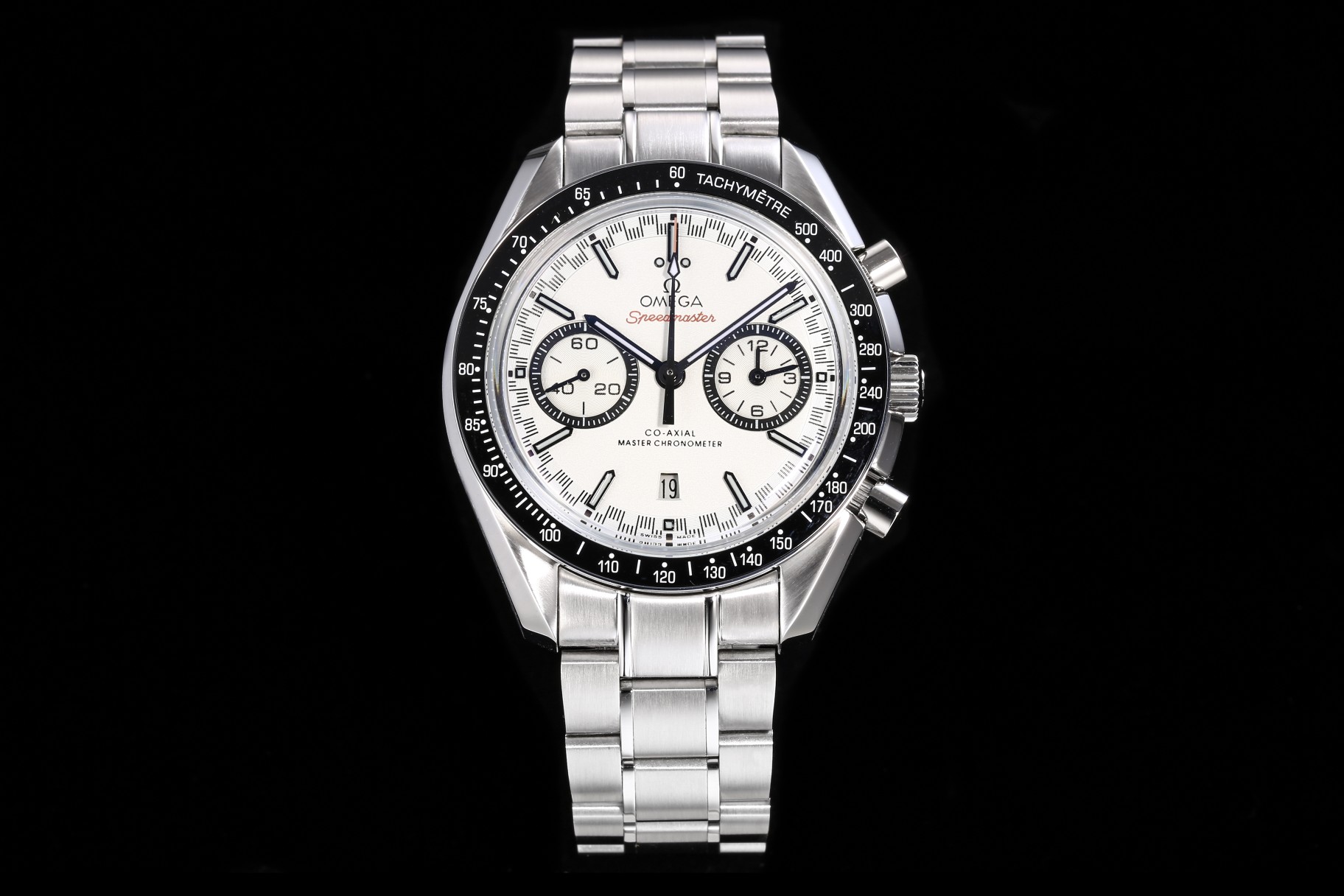 NO:389727,Omega Speedmaster Series Racing Chronograph 44.25mm Master Chronograph Model 329.30.44.51.04.001 In 1957, Omega launched the [Speedmaster Series] designed for racing, which is also known as the 'Racing dials Racing Dals'. The white matte dial has a unique racing style minute circle. The black ceramic outer ring is filled with a test scale with white enamel. The diameter is 44.25mm. The Master Chronograph double T movement is equipped with a vibration frequency of 28,800 oscillations per hour. The power reserve is 60 hours. The stainless steel case strap, arcuate double-sided anti-reflection and wear-resistant glass. The black and white color is eye-catching and classic. Some people call this design 'Panda Dal'.,,omega19860909欧米茄超霸系列赛车计时腕表44.25毫米至臻天文台计时表 型号329.30.44.51.04.001 1957年,欧米茄推出专为赛车运动而设计的[Speedmaster超霸系列],这一设计也被称为“Racing dials赛车盘” 白色磨砂表盘,带有别具一格的赛车风格分钟圈.黑色陶瓷外圈,以白色珐琅填充测试刻度 表径44.25mm 搭载型至臻天文台双T机芯 振频28800每小时振荡次数 动力储存60小时 精钢表壳表带,弧拱形双面防反光抗磨损玻璃 黑白配色亮眼且经典,有人称这种设计为《熊猫盘》.,,omega,Watch