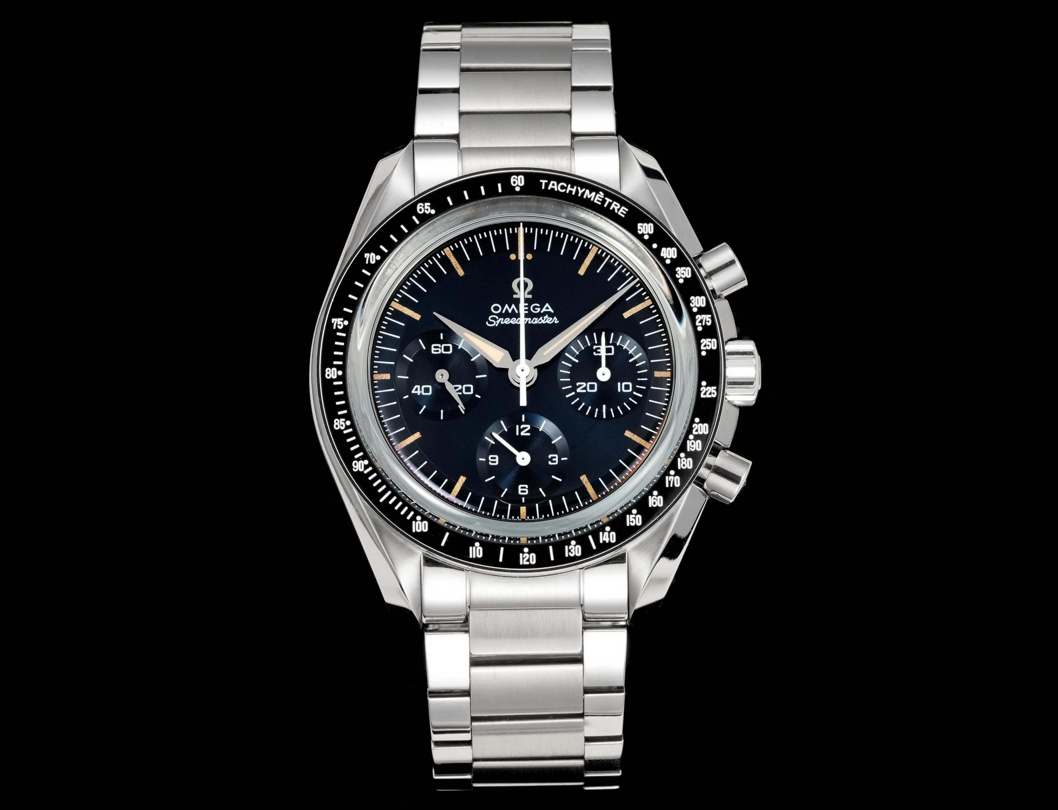 NO:389739,Omega Speedmaster Series CK, model.30.40.50.06.001, equipped with Omega Master Cycle 3861 movement, manual mechanical stainless steel material, rod-shaped luminous time scale, chronograph/antimagnetic, folding buckle, watch mirror is plexiglass arched glass, bezel bezel with black ceramic ring mouth, watch back is polished stainless steel case back, bracelet is a 'flat chain link' bracelet.,,omega19860909欧米茄超霸系列CK,型号.30.40.50.06.001,搭载欧米茄至臻天文台3861机芯,手动机械 精钢材质,棒状夜光时标,计时/防磁,折叠扣,表镜为有机玻璃拱形玻璃,表圈为黑色陶瓷圈口,表背为经过抛光处理的精钢表背,表链为“扁平链节”的表链.,,omega,Watch