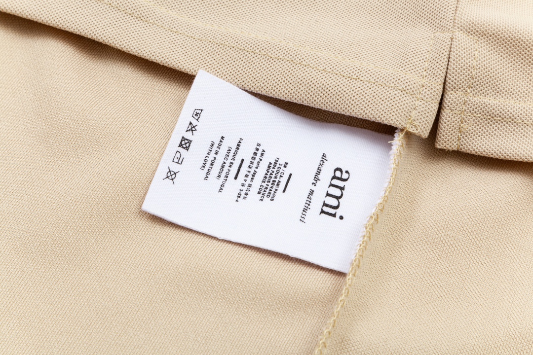 “AMI Paris Reverses Classic Heart Embroidery in 114th Collection” - 图片 7