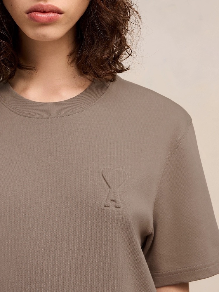 “High-quality Women’s Suit with 3D Emboss Cyst T-Shirt in Various Colors and Sizes” - 图片 4