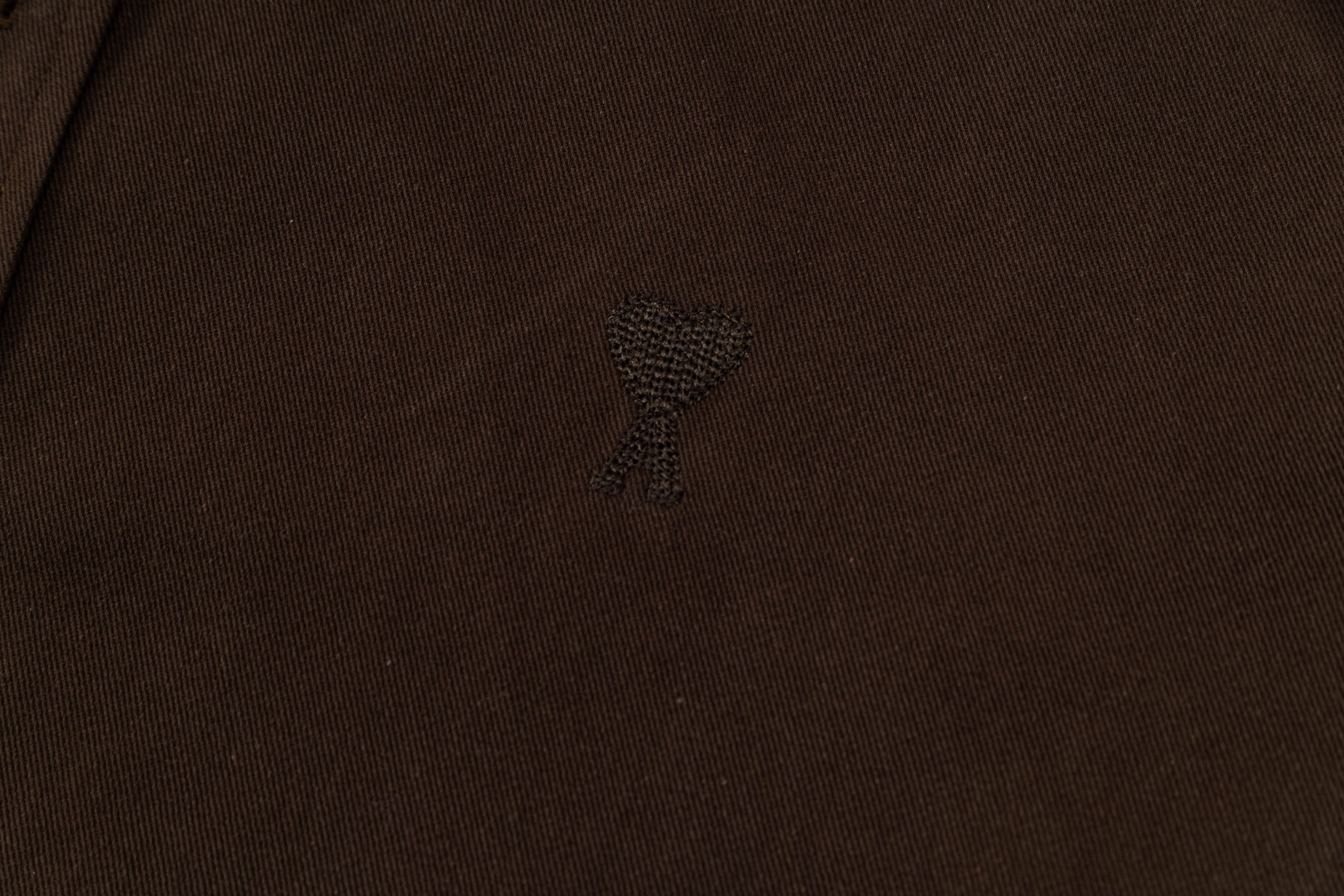 AMI Paris Spring/Summer 25 Carnal Embroidery Cotton Shirt: Unisex Coffee Crack, Sizes S-XL - 图片 6