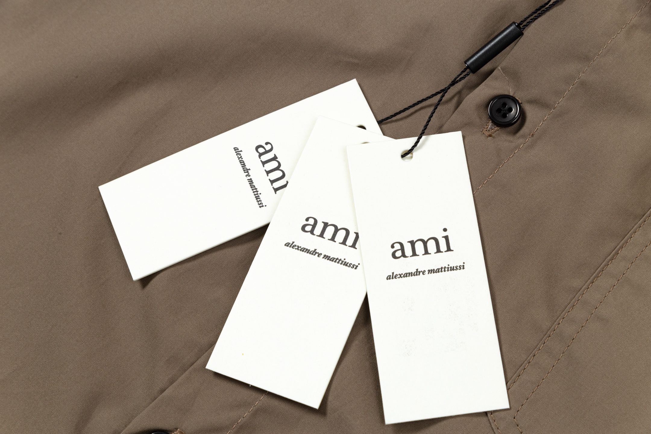 “AMI Paris Classic ADC Carnal Embroidery Logo T-Shirt in 180g Pure Fabric” - 图片 8