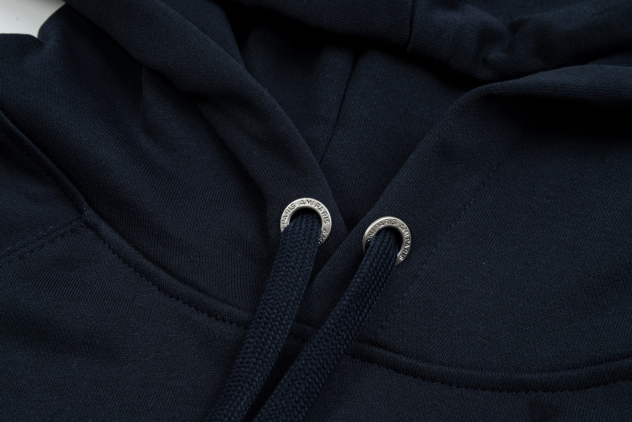 “High-End Women’s Clothing: AMI Paris Embroidered Co-Embracing Collection in Various Colors and Sizes” - 图片 8