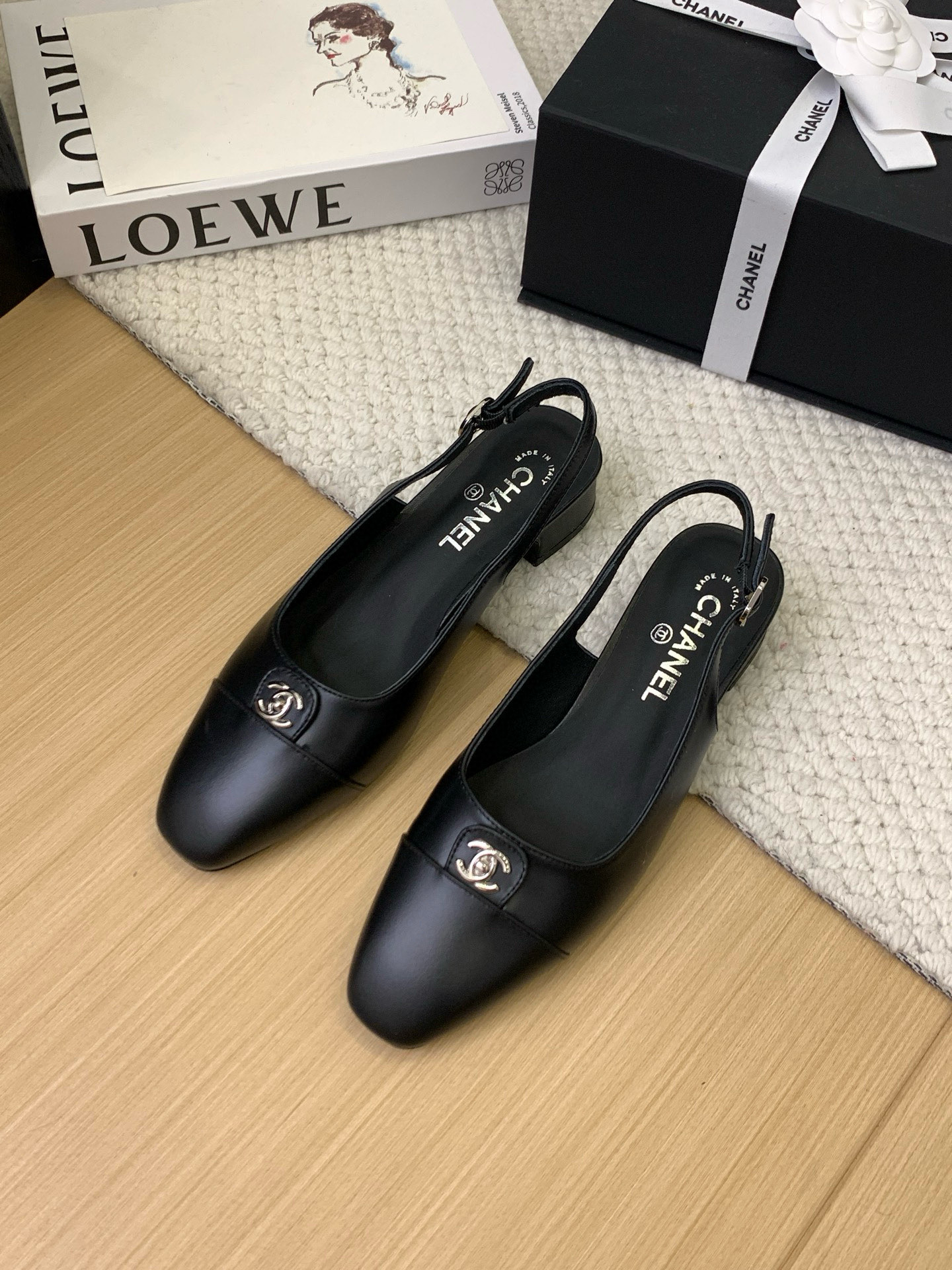 NO:383649,【Chanel 25K Mary Jane｜Girl Mechanics of Time and Space Folding】 Archives Riot Plan｜Replica of the undisclosed girl’s soccer model archives in 1983 French lambskin respiratory system｜Dual-color piping marking CF handbag quilting Golden arch micro dome｜Grade leather outsole flexible super ballet shoes Yongxia girl program Wide retro overalls = picnic on lawn of Van Gogh Gallery Amsterdam with tulle puffy skirt = Nice Angel Bay private antique car parade three seconds to switch Lolita and mature women 35-39 full color gamut sniper｜Special foot gauntlet even dust bags are implanted with first generation diamond plaid chips, sandals, chanel, sandals, mary jane, skirts, sheepskin, gold, Leather soles19860909【Chanel 25K玛丽珍｜时空折叠的少女力学】  档案馆暴动计划｜复刻1983年未公开少女足模档案  法国羔羊皮呼吸系统｜双色滚边对标CF手袋绗缝 黄金足弓微穹｜真皮大底柔韧超芭蕾舞鞋 永夏少女程式  搭复古背带裤=阿姆斯特丹梵高美术馆草坪野餐  配薄纱蓬蓬裙=尼斯天使湾私人古董车巡游  三秒切换洛丽塔与轻熟女次 35-39全色域狙击｜特殊脚型高定 连防尘袋都植入初代菱格纹芯片,凉鞋,chanel,sandals,mary jane,skirts,sheepskin,gold,Leather soles,Women's Shoes