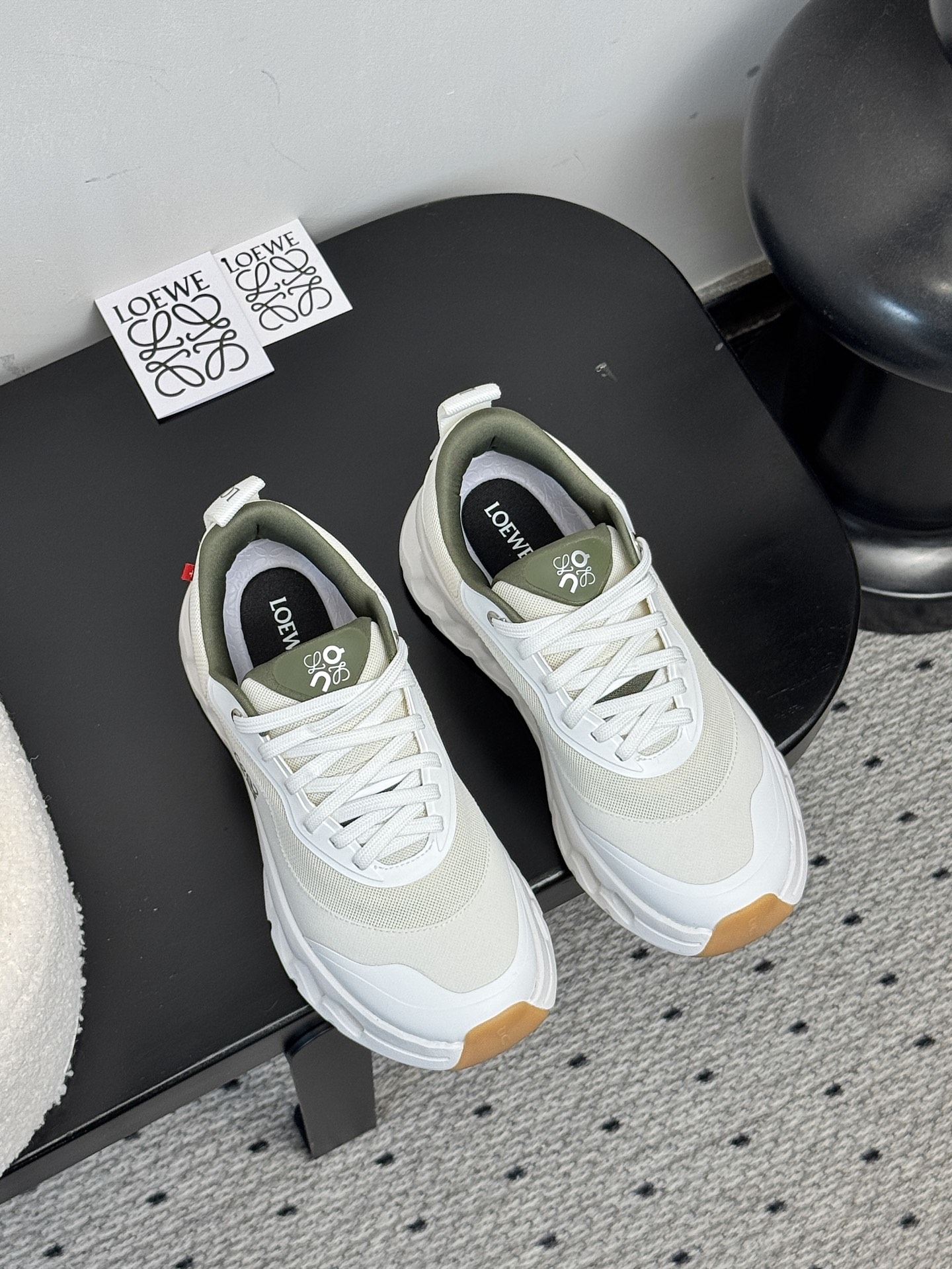 NO:383549,【LOEWE x On Ao Cloudtilt Co-branded Shoes｜New Paradigm of Minimalist Aesthetics】Collection Workshop Key is first exposed｜Restart the spring and summer show without release of archives Hall-level mesh structure × CloudTec Phase midsole｜3cm incremental bottom table constructs the golden ratio of bare feet, no strapless socks design｜Hidden arch mechanics triangle area, average daily tens of thousands of steps still like clouds, wear dimension fission, deconstruction suit pants = new designer in Paris Fashion Week backstage with streaming tennis skirt = Seoul Boulevard tearing the heroine, double L totem engraved on the side of the shoe｜Replica of Madrid's century-old leather genes  Women's 35-39/men's 39-44 mm-level adaptation | Extra large size exclusive workshop high-end customization channel (customized models do not return or exchange without quality issues), casual shoes/sports shoes, loewe, sneakers, skirts, business suit, gold19860909【LOEWE x On昂跑 Cloudtilt联名鞋｜极简主义美学新范式】  典藏工坊密钥首曝｜重启春夏秀场未释出档案 殿堂级网眼结构×CloudTec Phase中底｜3cm增量底台构筑裸足感黄金比例  免系带袜套设计｜暗藏足弓力学三角区,日均万步仍似云端悬浮  穿搭次元裂变 搭解构西装裤=巴黎时装周后台新锐设计师  配流光网球裙=首尔林荫道漫撕女主  鞋侧镌刻双L图腾｜步履间复刻马德里百年皮革基因  女款35-39/男款39-44码毫米级适配｜超大码专属工坊高定通道（订制款非质量问题不退换）,休闲鞋/运动鞋,loewe,sneakers,skirts,business suit,gold,Women's Shoes