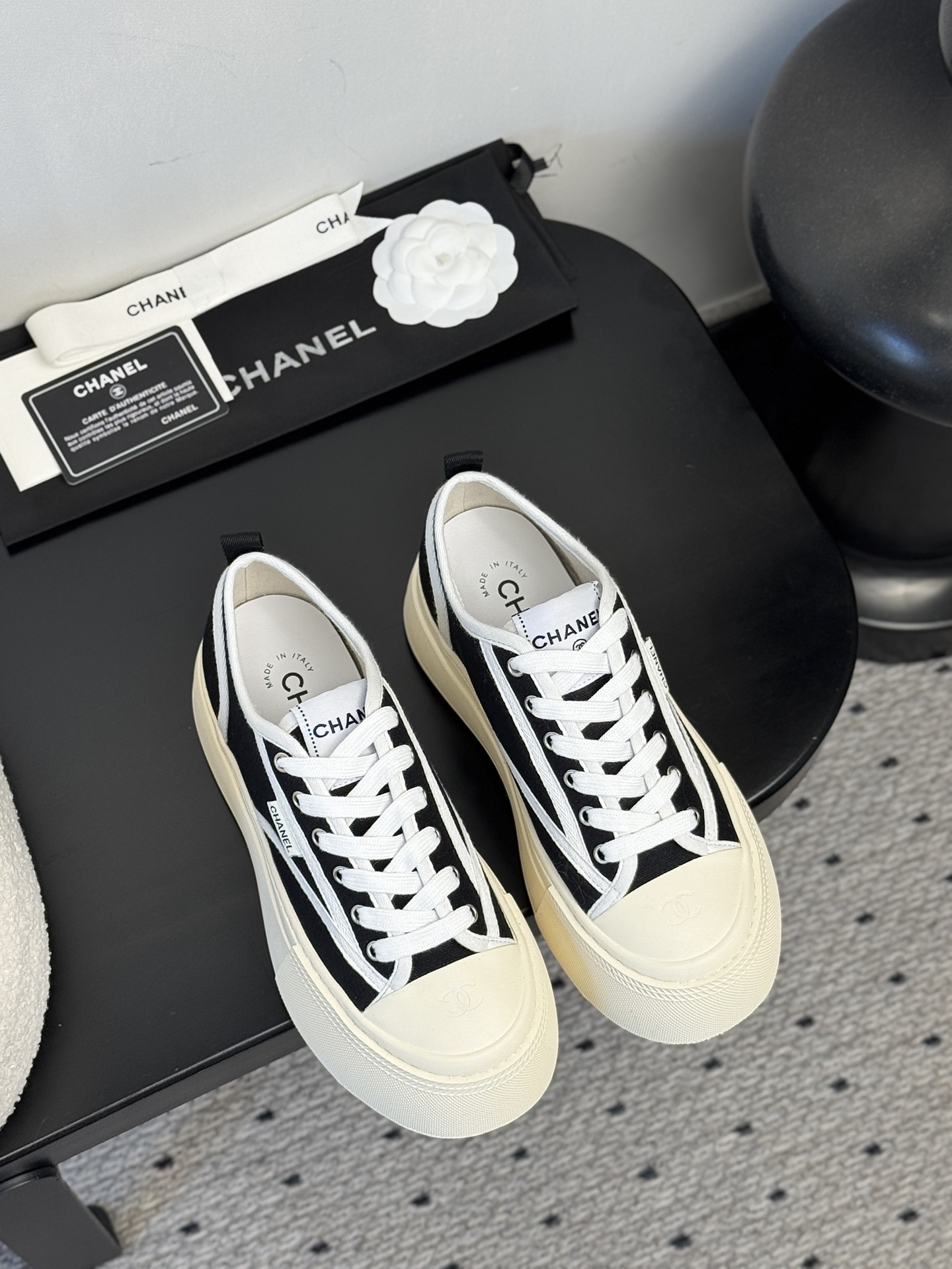 NO:383590,【CHANEL 25C big-headed biscuit shoes｜New retro aesthetic awakening】Collection workshop key is first exposed｜Restart the archive prototype of the 1980s, palace-level cowhide × sheepskin cloud lining｜TPU incremental bottom platform builds invisible increase of golden ratio 4cm cute thick sole design｜Hidden foot arch micro dome mechanics system, daily average run still seems to be suspended in the clouds, wear dimension fission, deconstruction wide-leg pants = Paris Fashion Week backstage new designer sharpness with first love pleated skirt = Tokyo Omotesando comic coffee shop heroine awakens the century-old craft genetic code of Kangpeng Street 35-39 sizes mm level foot conditioning｜Special size exclusive workshop high-end customization channel, casual shoes/sports shoes, chanel, sneakers, skirts, cowhide, sheepskin, gold19860909【CHANEL 25C大头饼干鞋｜新复古主义美学觉醒】  典藏工坊密钥首曝｜重启1980年代未释出档案原型 殿堂级牛皮×羊皮云絮内衬｜TPU增量底台构筑隐形增高黄金比例  4cm萌系厚底设计｜暗藏足弓微穹顶力学系统,日均暴走仍似云端悬浮  穿搭次元裂变 搭解构阔腿裤=巴黎时装周后台新锐设计师锋芒  配初恋百褶裙=东京表参道漫画咖啡店女主  步履间唤醒康朋街百年工艺基因密码  35-39码毫米级足态校准｜特殊尺码专属工坊高定通道,休闲鞋/运动鞋,chanel,sneakers,skirts,cowhide,sheepskin,gold,Women's Shoes