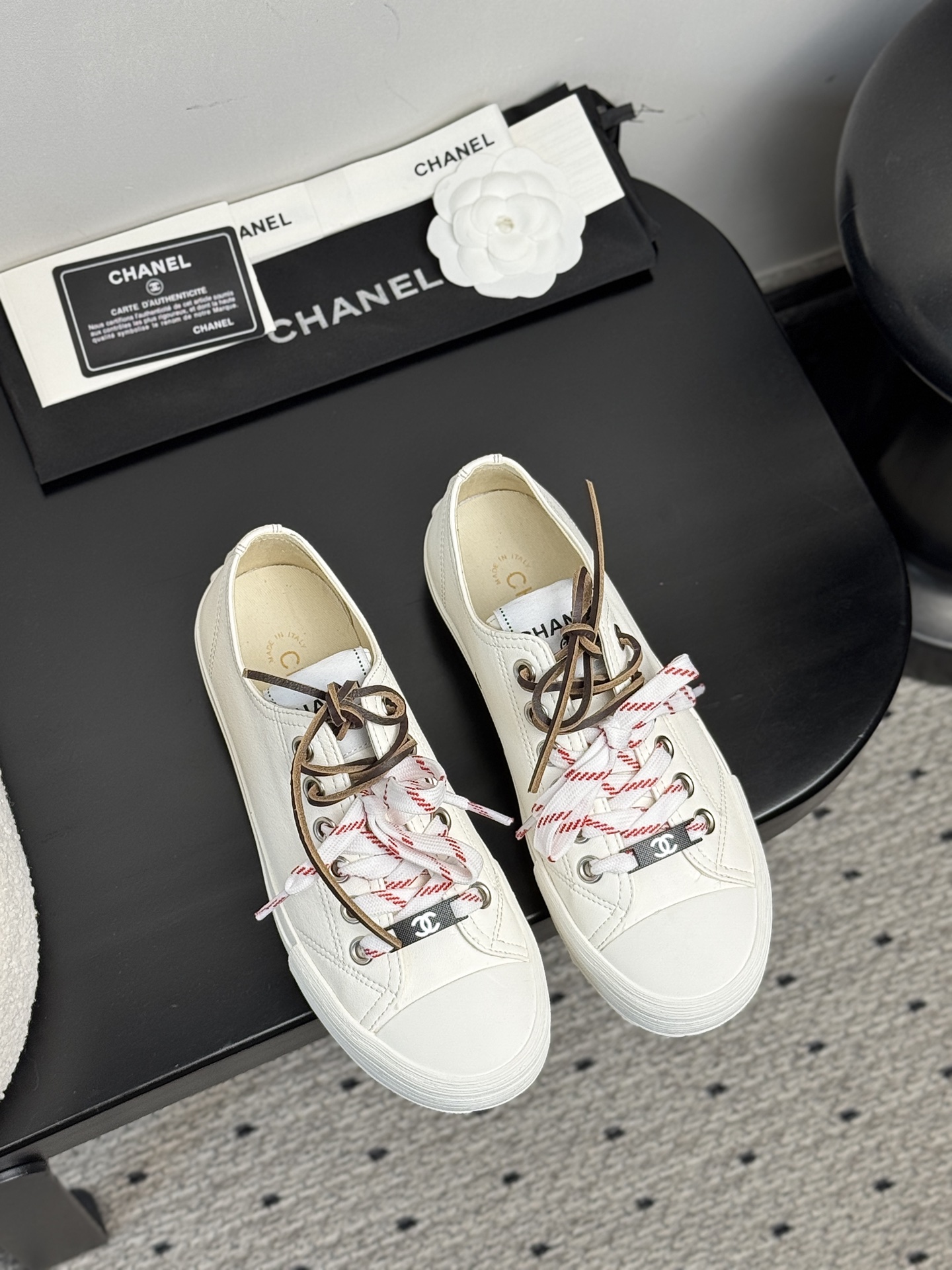 NO:383543,【Chanel 25K Panda Gene｜Deconstructionism Two-Color Narrative】 Archive Awakening Plan｜Replica of the undisclosed panda color-blocking password in spring and summer French calfskin double-frequency collision｜Three-dimensional relief double C heel error Ultra-light fluid midsole｜Built-in 14.5° golden arch｜actually measured walking pressure decrease 23 New style outfit program Matching silhouette sweatshirt = Concept exhibition of Royal Academy of Arts of Antwerp with deconstruction suit skirt = Venice Biennale China Pavilion Opening Night Switching street players and high-definition curator mode in three seconds 35-40 Gold Women's Size｜Special Foot Model Private Customized, Casual Shoes/Sports Shoes, Chanel, Sneakers, Hoodie, Sweatshirts, Skirts, Business Suit, Cowhide, Gold19860909【Chanel 25K熊猫基因｜解构主义双色叙事】  档案库觉醒计划｜复刻春夏未公开熊猫拼色密码  法国小牛皮双频碰撞｜立体浮雕双C后跟误差 超轻量流体中底｜内置14.5°黄金足弓｜实测步行压力递减23  新派穿搭程式  搭廓形卫衣=安特卫普皇家艺术学院概念展  配解构西装裙=威尼斯双年展中国馆开幕夜  三秒切换街头玩家与高定策展人模式  35-40黄金女码｜特殊脚型私定,休闲鞋/运动鞋,chanel,sneakers,hoodie,sweatshirts,skirts,business suit,cowhide,gold,Women's Shoes