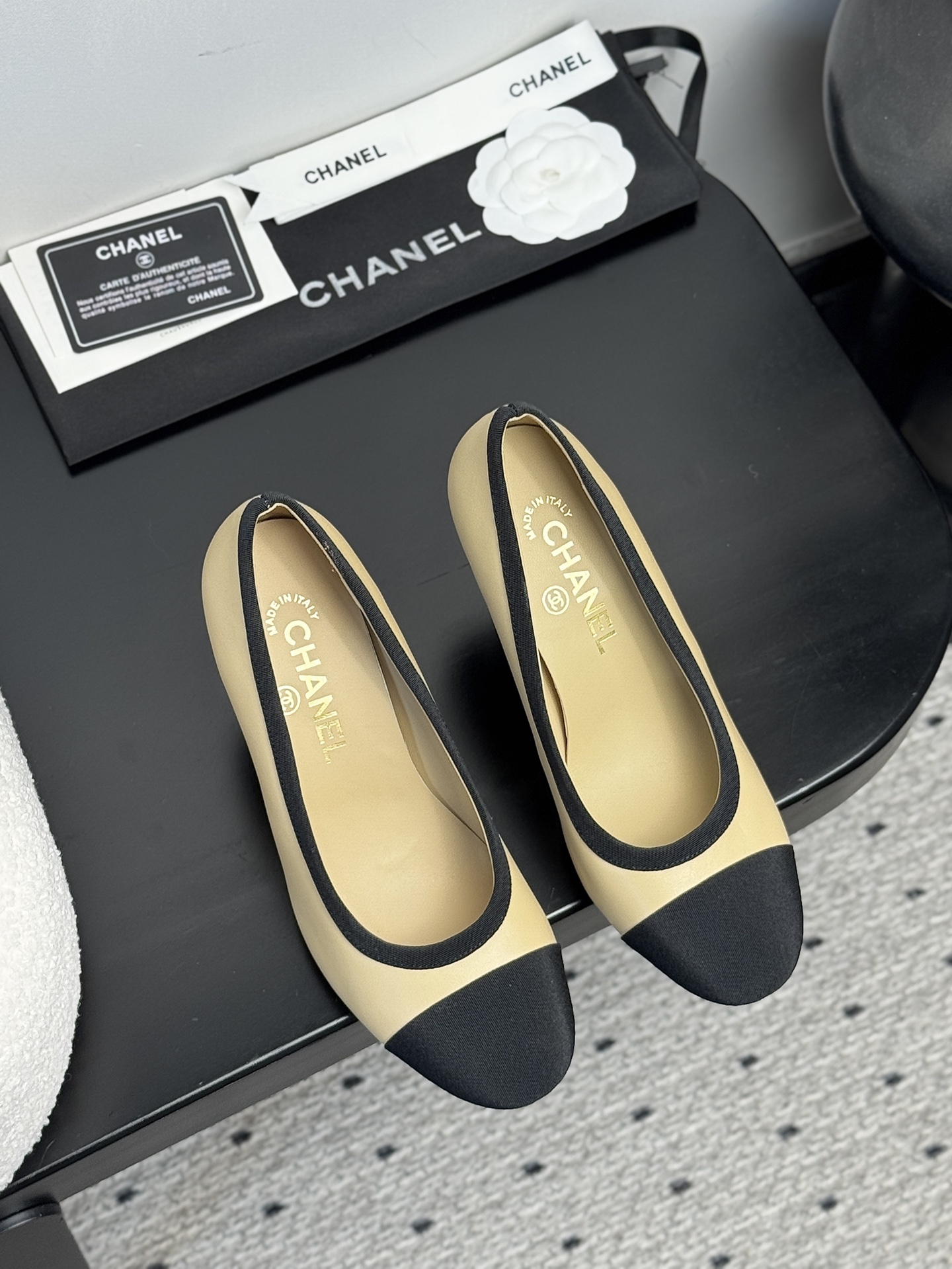 NO:383514,【CHANEL 25C Mary Jane Series｜French Elegant Gene Awakening】Collection Workshop Key First Release｜Restart 1930s craftsman drawings Undisclosed Palace-grade sheepskin × Sheepskin Cloud Floss Lining｜Ancient vegetable tanning process tempers bare foot-grade flexible touch 8cm gold heel height｜Hidden foot arch micro dome mechanics system, fast steps like the wind and still like clouds suspended, wear dimension fission, waist-hugging suit skirt = Balegoo sharpness of the Salon of Montaigne Paris, with pleated satin skirt = Nice Costa Azure Art Exhibition Muse Engraved Diamond Dark Patio｜Walking in Steps to awaken the genetic code of the Centennial Handicraft Workshop 35-39 size mm-level foot conditioning｜Special size exclusive workshop high-quality passage, high heels, chanel, mary jane, high heels, skirts, business  suit,sheepskin,gold19860909【CHANEL 25C玛丽珍系列｜法式优雅基因觉醒】  典藏工坊密钥首曝｜重启1930年代未公开匠人图纸 殿堂级羊皮×羊皮云絮内衬｜古法植鞣工艺淬炼裸足级柔韧触感  8cm黄金跟高｜暗藏足弓微穹顶力学系统,疾步如风仍似云端悬浮  穿搭次元裂变 搭收腰西装裙=巴黎蒙田大道高定沙龙女爵锋芒  配褶皱缎面裙=尼斯蔚蓝海岸艺术展缪斯  后跟镌刻菱格暗纹｜步履间唤醒康朋街百年手工坊基因密码  35-39码毫米级足态校准｜特殊尺码专属工坊高定通道,高跟鞋玛丽珍,chanel,mary jane,high heels,skirts,business suit,sheepskin,gold,Women's Shoes