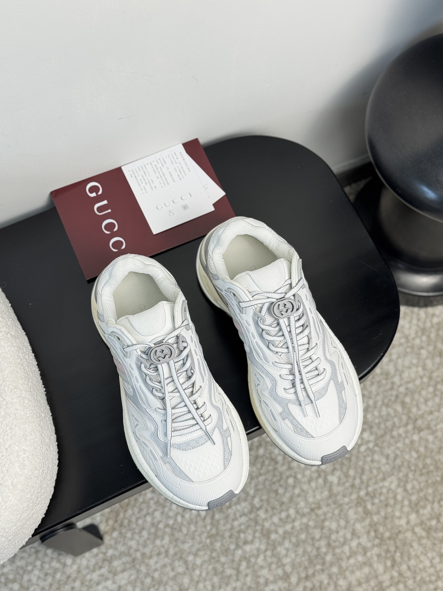 NO:402312,【GUCCI 2.0 sneakers｜Retro gene new wave】Collection workshop key unsealed｜Restart the millennium without release of archive prototype Imported cowhide × tech fabric webbing｜EVA thick sole tempered bare foot-level cushioning golden ratio 4cm incremental base｜Hidden arch mechanic triangle area, daily average runaway still seems to be suspended in the clouds, wear dimension fission, women's style with wide-leg suit pants = Milan Design Week curator's edge Men's style with linen hunting = Tuscan grape estate upstart Couple style with streamer functional socks = Tokyo Shibuya street future twins Engraved double G totem on the side of the shoe｜Water steps awaken Florence's century-old craft gene  Women's 35-39/men's 38-44 size mm-level adaptation | Extra large size exclusive workshop high-end customization channel (customized models do not return or exchange without quality issues), dad shoes, gucci, sneakers, business suit, cowhide, gold19860909【GUCCI 2.0运动鞋｜复古基因新浪潮】 典藏工坊密钥解封｜重启千禧年未释出档案原型 进口牛皮×科技面料织带｜EVA厚底淬炼裸足级缓震黄金比例  4cm增量底台｜暗藏足弓力学三角区,日均暴走仍似云端悬浮  穿搭次元裂变 女款搭阔腿西装裤=米兰设计周策展人锋芒  男款配亚麻猎装=托斯卡纳葡萄庄园新贵  情侣款配流光机能袜=东京涉谷街头未来双生  鞋侧镌刻双G图腾｜步履间唤醒佛罗伦萨百年工艺基因  女款35-39/男款38-44码毫米级适配｜超大码专属工坊高定通道（订制款非质量问题不退换）,老爹鞋,gucci,sneakers,business suit,cowhide,gold,Women's Shoes