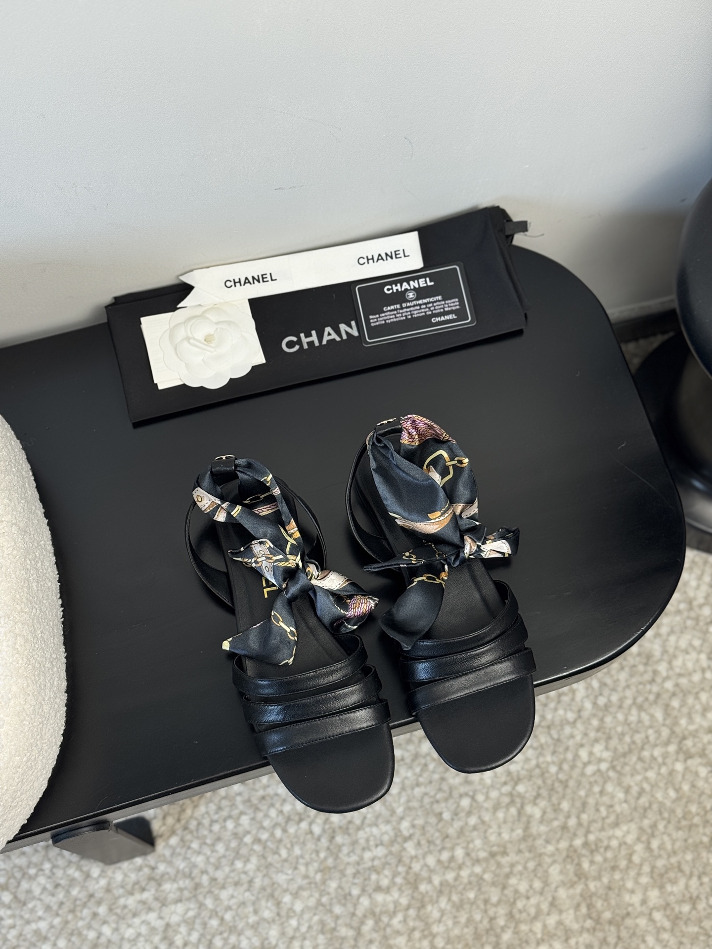 NO:406946,【CHANEL 25K Ribbon Sandals｜New Romantic Aesthetic Revolution】Collection Workshop Key Unsealed｜Restart 19th Generation No Haute Clothing Manuscript Release Hall-grade cowhide × Sheepskin Cloud Floss Lining｜Silk Ribbon Replica The first generation camellia bouquet gene hidden arch micro dome mechanics system, fast steps like the wind and still like clouds suspended, wear dimension fission, linen deconstruction suit = St. Tropez Yacht Club upstart with streamer satin dress = Venice Film Festival red carpet dark night muse Heel engraved diamond pattern｜Watch awakening the code of the Centennial Handicraft Workshop 35-39 sizes mm-level foot calibration｜Special size exclusive workshop high-end customization channel, sandals, chanel, sandals, skirts, cowhide, sheepskin, real silk19860909【CHANEL 25K丝带凉鞋｜新浪漫主义美学革命】 典藏工坊密钥解封｜重启19代未释出高定手稿 殿堂级牛皮×羊皮云絮内衬｜真丝飘带复刻初代山茶花束腰基因  暗藏足弓微穹顶力学系统,疾步如风仍似云端悬浮  穿搭次元裂变 搭亚麻解构套装=圣特罗佩游艇俱乐部新贵锋芒  配流光缎面礼服裙=威尼斯电影节红毯暗夜缪斯  鞋跟镌刻菱格暗纹｜步履间唤醒康朋街百年手工坊密码  35-39码毫米级足态校准｜特殊尺码专属工坊高定通道,凉鞋,chanel,sandals,skirts,cowhide,sheepskin,real silk,Women's Shoes