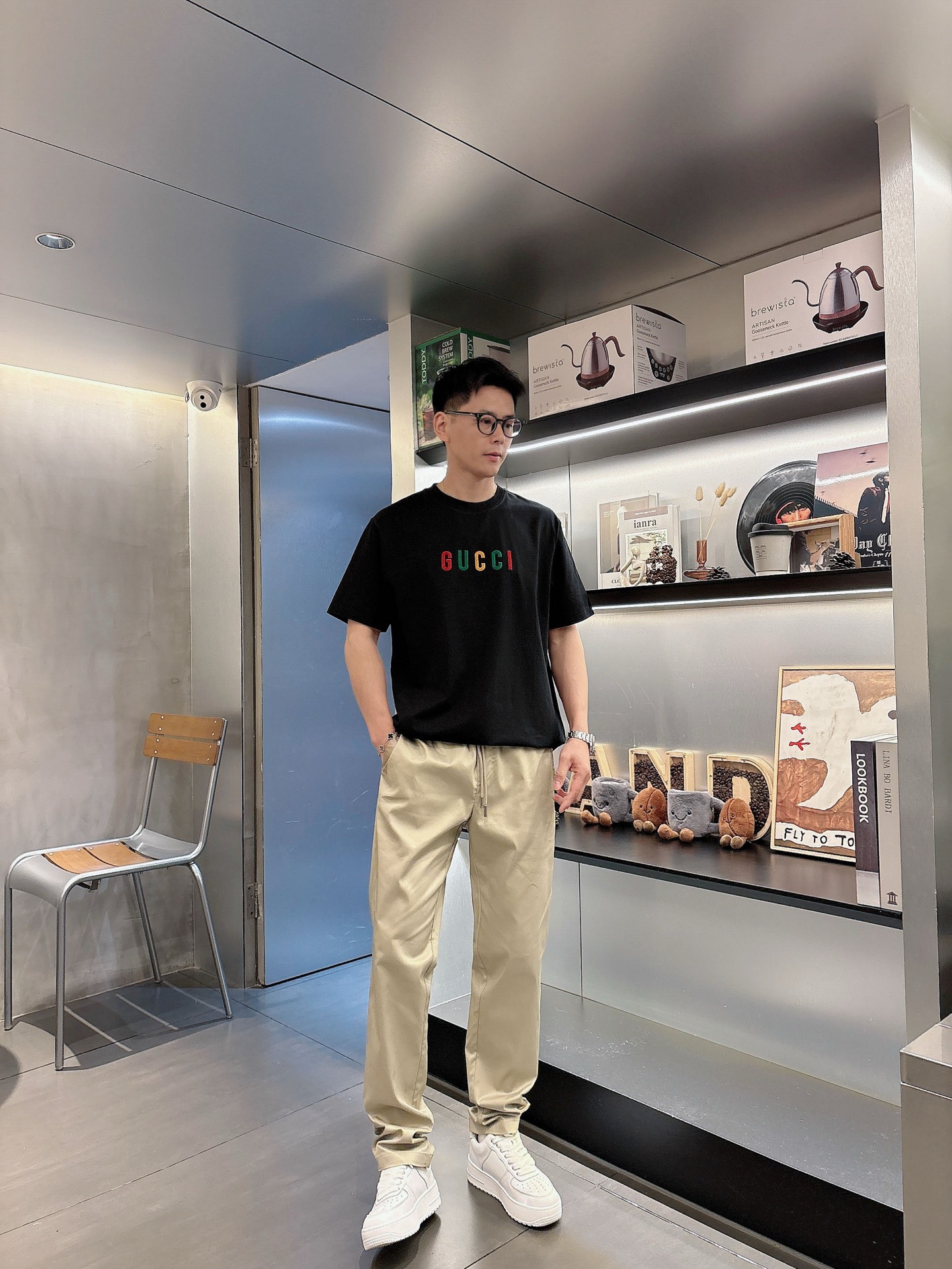  GUCCI GC 25SS早春新款 经典字母logo哇胶厚板短袖
轻奢主义 男女日常通勤穿搭必备单品 
