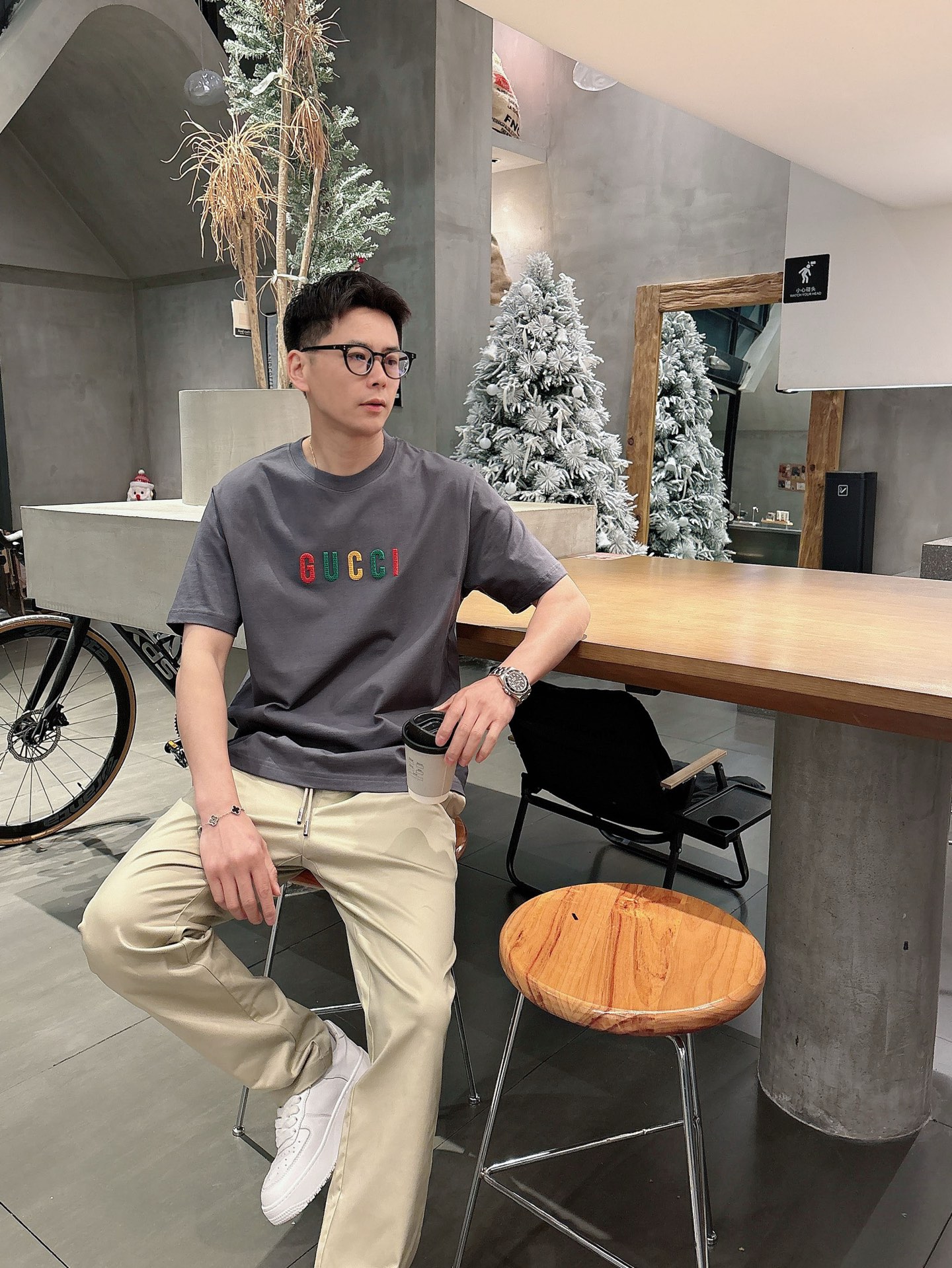  GUCCI GC 25SS早春新款 经典字母logo哇胶厚板短袖
轻奢主义 男女日常通勤穿搭必备单品 