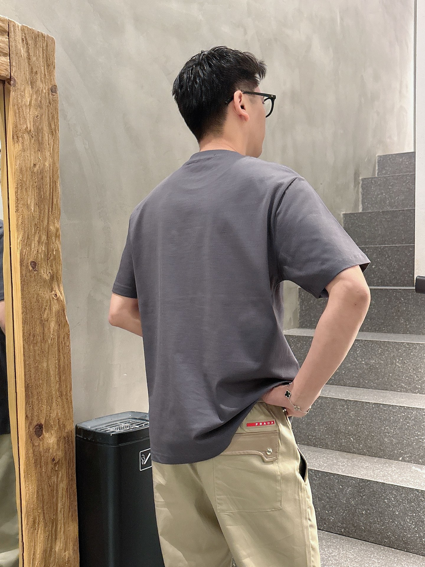  GUCCI GC 25SS早春新款 经典字母logo哇胶厚板短袖
轻奢主义 男女日常通勤穿搭必备单品 