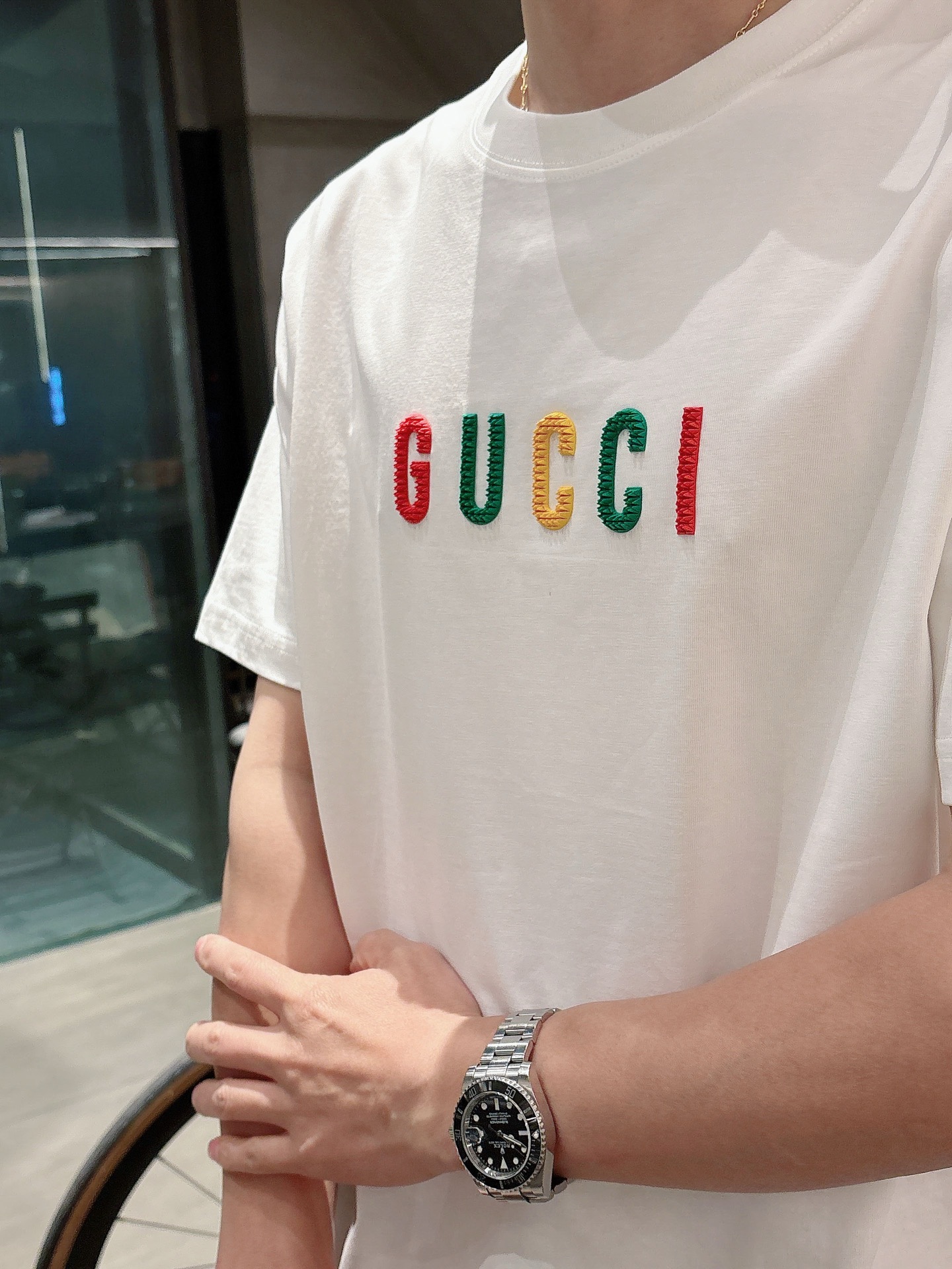  GUCCI GC 25SS早春新款 经典字母logo哇胶厚板短袖
轻奢主义 男女日常通勤穿搭必备单品 
