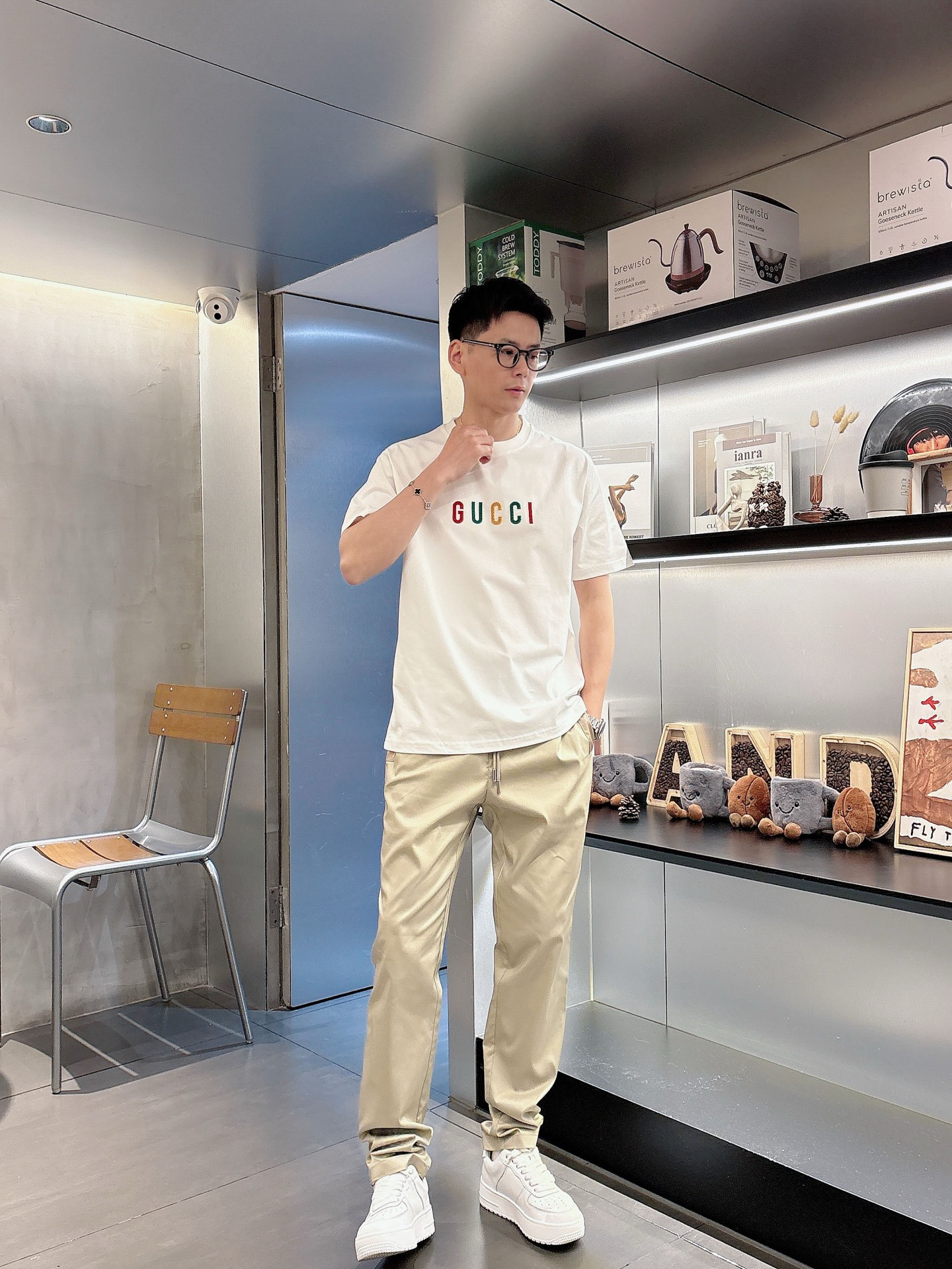  GUCCI GC 25SS早春新款 经典字母logo哇胶厚板短袖
轻奢主义 男女日常通勤穿搭必备单品 