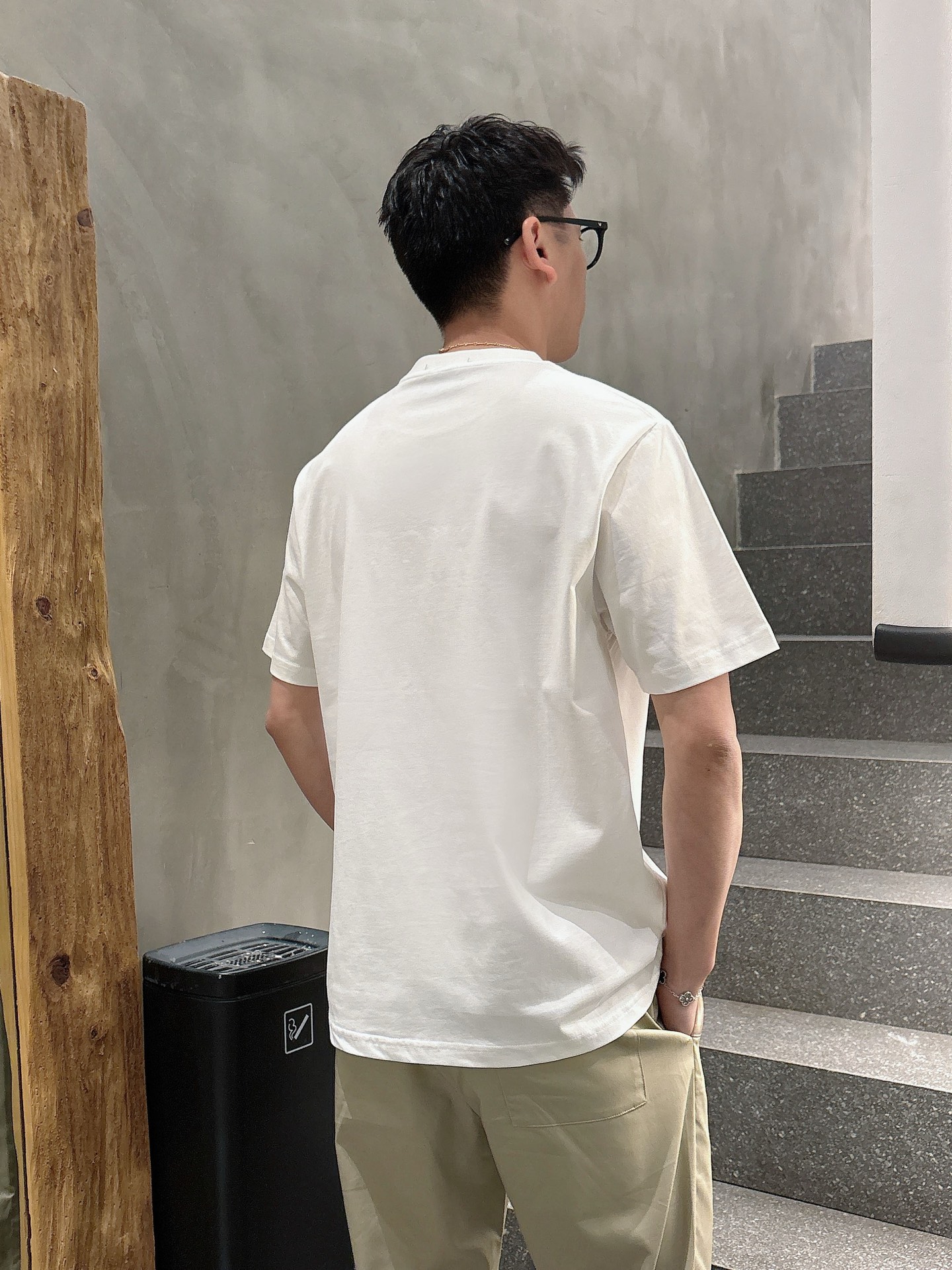  GUCCI GC 25SS早春新款 经典字母logo哇胶厚板短袖
轻奢主义 男女日常通勤穿搭必备单品 