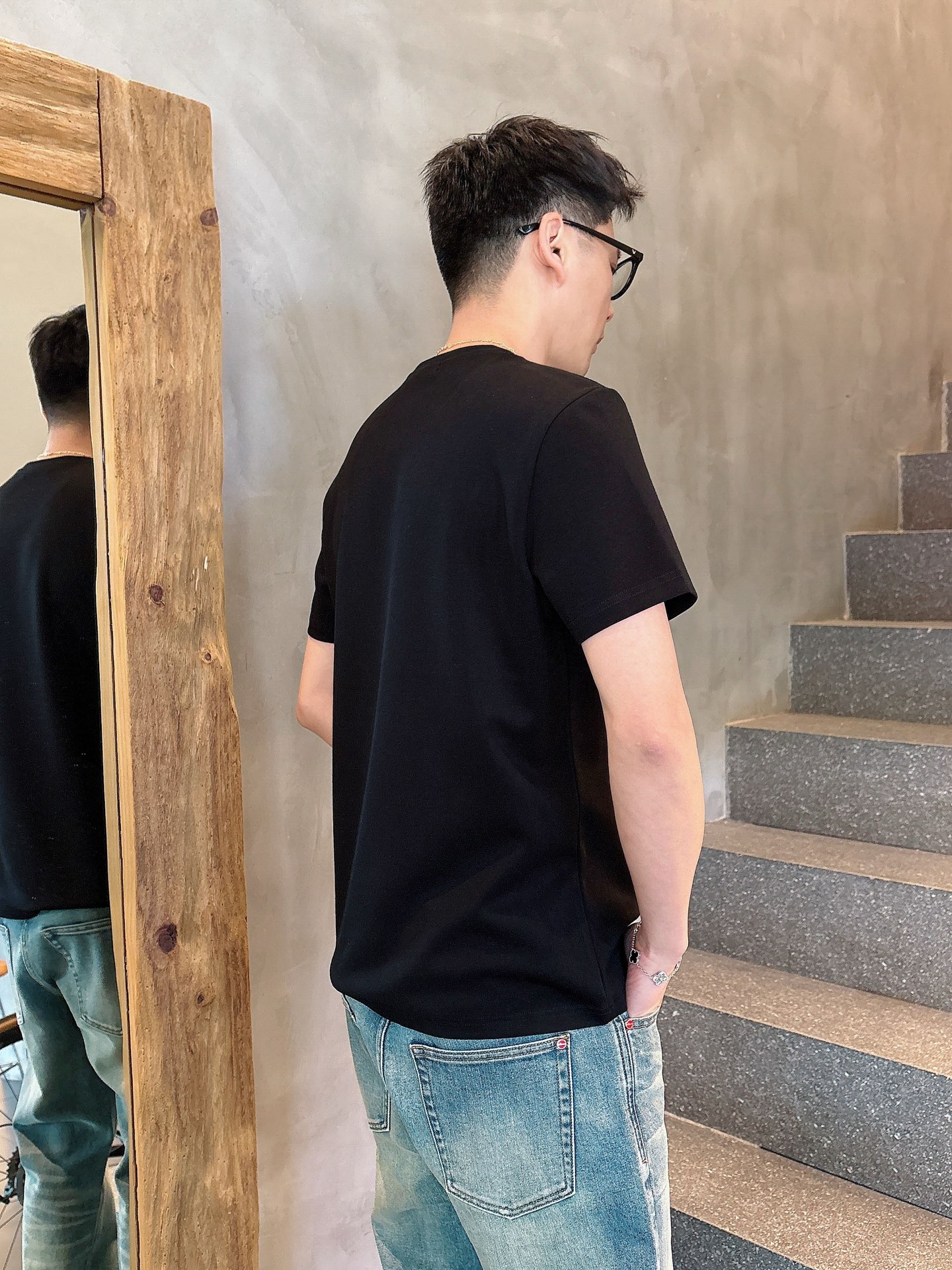 LP#  2025春夏新款首发专柜最新款短袖圆领T恤 高端订制 设计前卫时尚！品牌logo重工艺设计 高