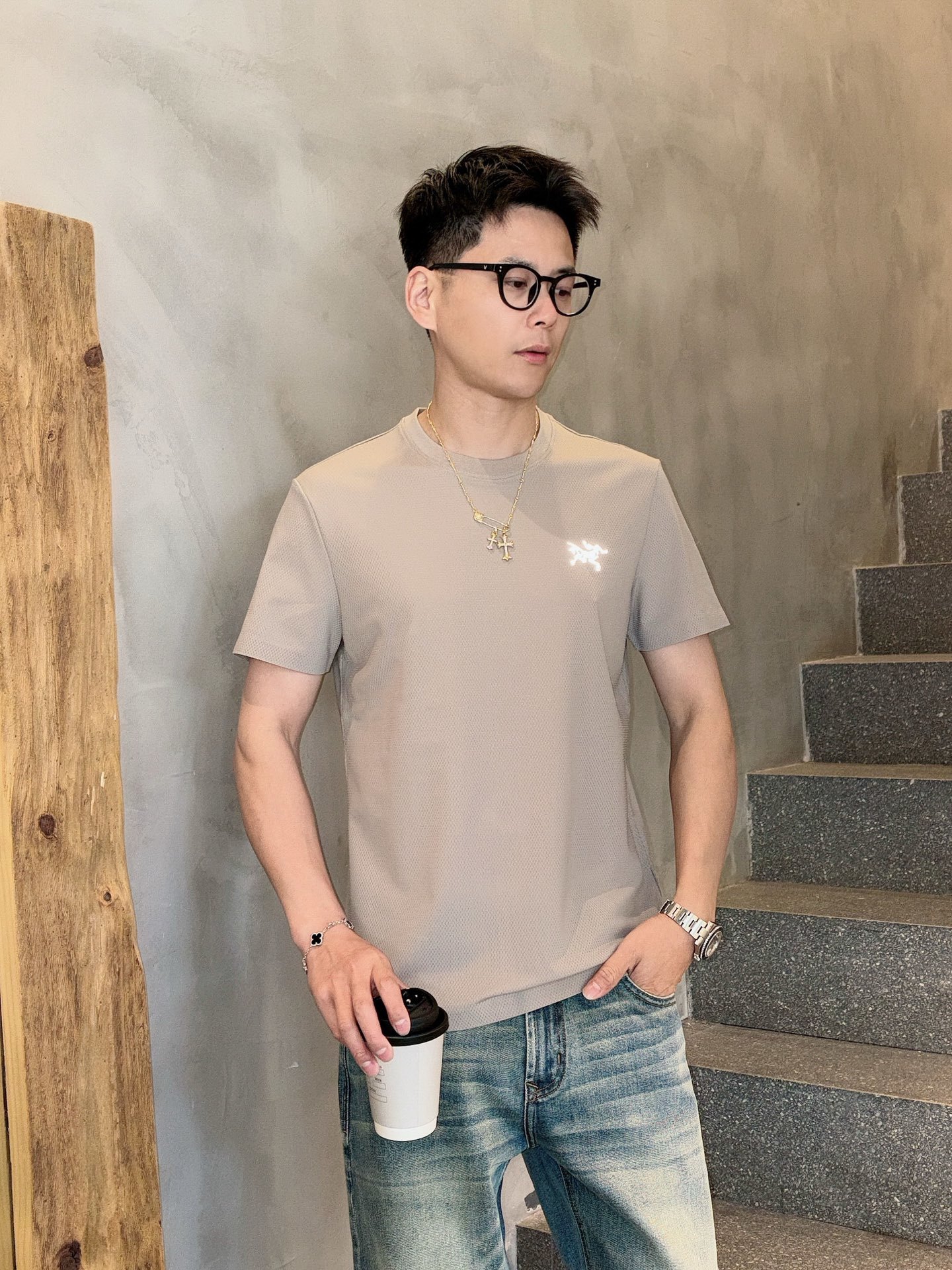 (logo有夜光效果)ARC‘TER经典动感冰肤速干网孔圆领T恤
无比舒服!带有丝滑冰涼的感觉!夏天最