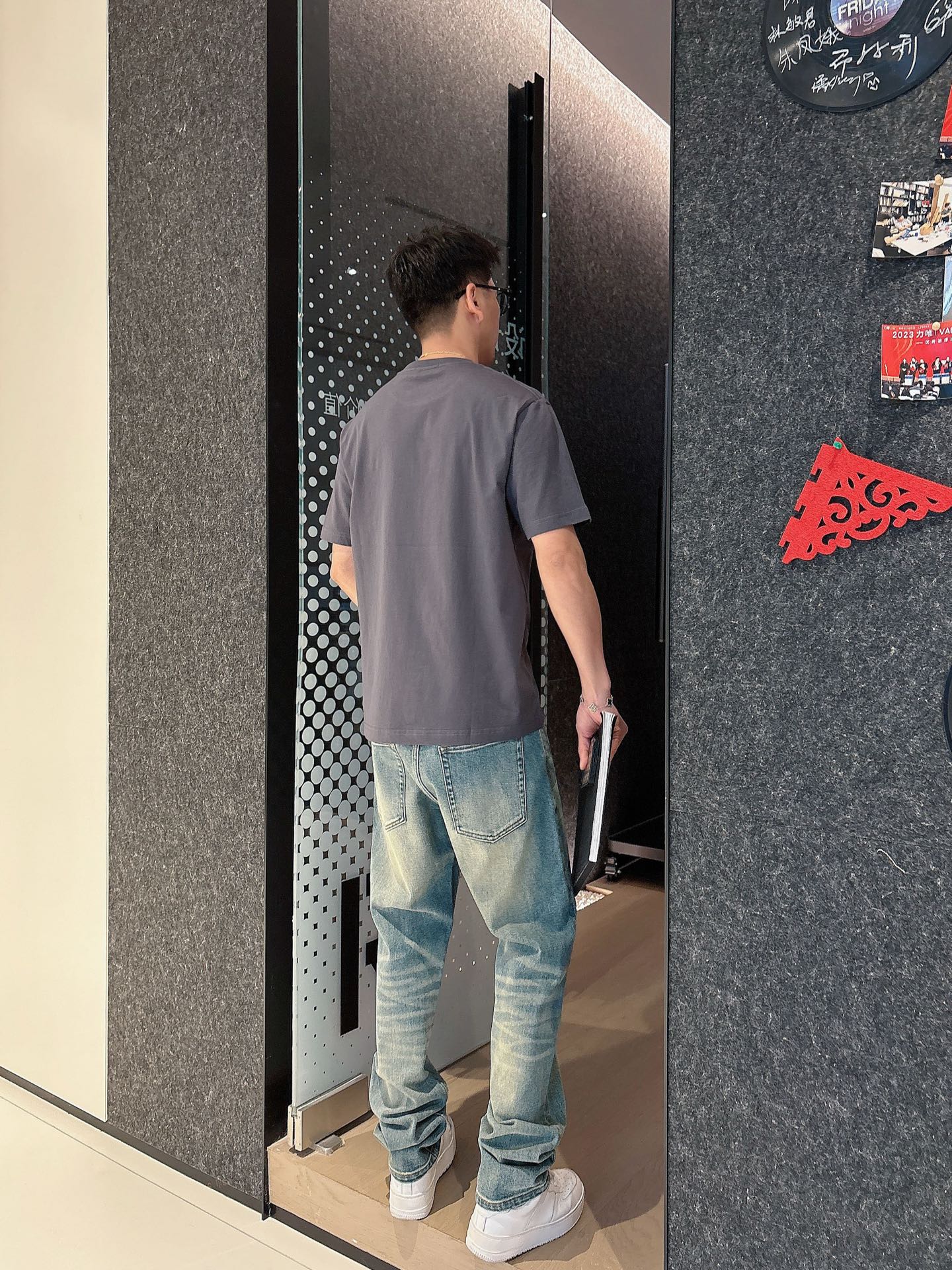  2025春夏系列新品🇨🇳
HERMES 爱马仕秀场同款T恤 ✨此款T恤定制面料饰有H家3D印花➕烫钻工