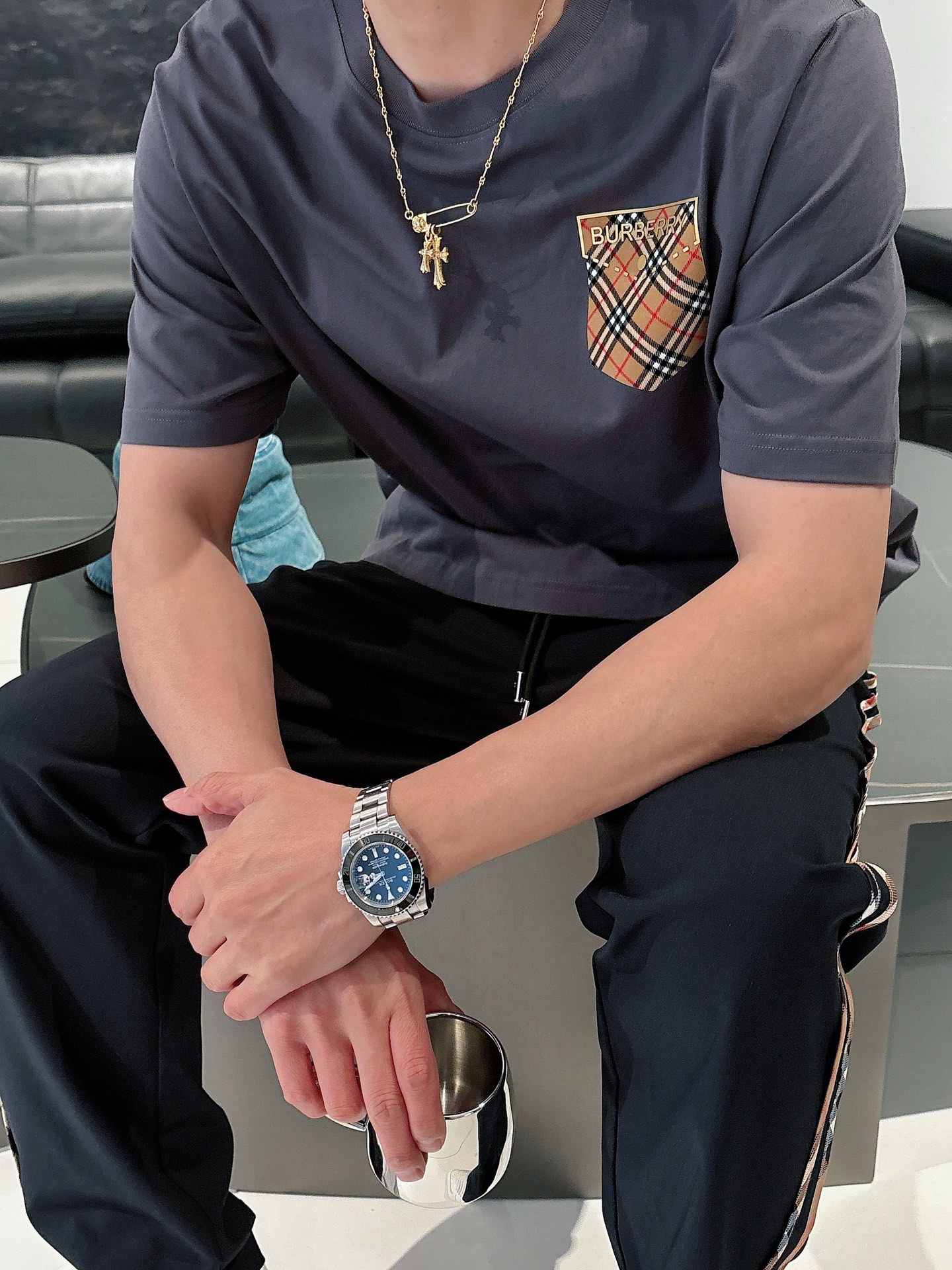  BURBER2025春夏最新，官网春夏新款男士短袖 高端定制进口面料 穿着舒适、胸前假口袋图案设计 百