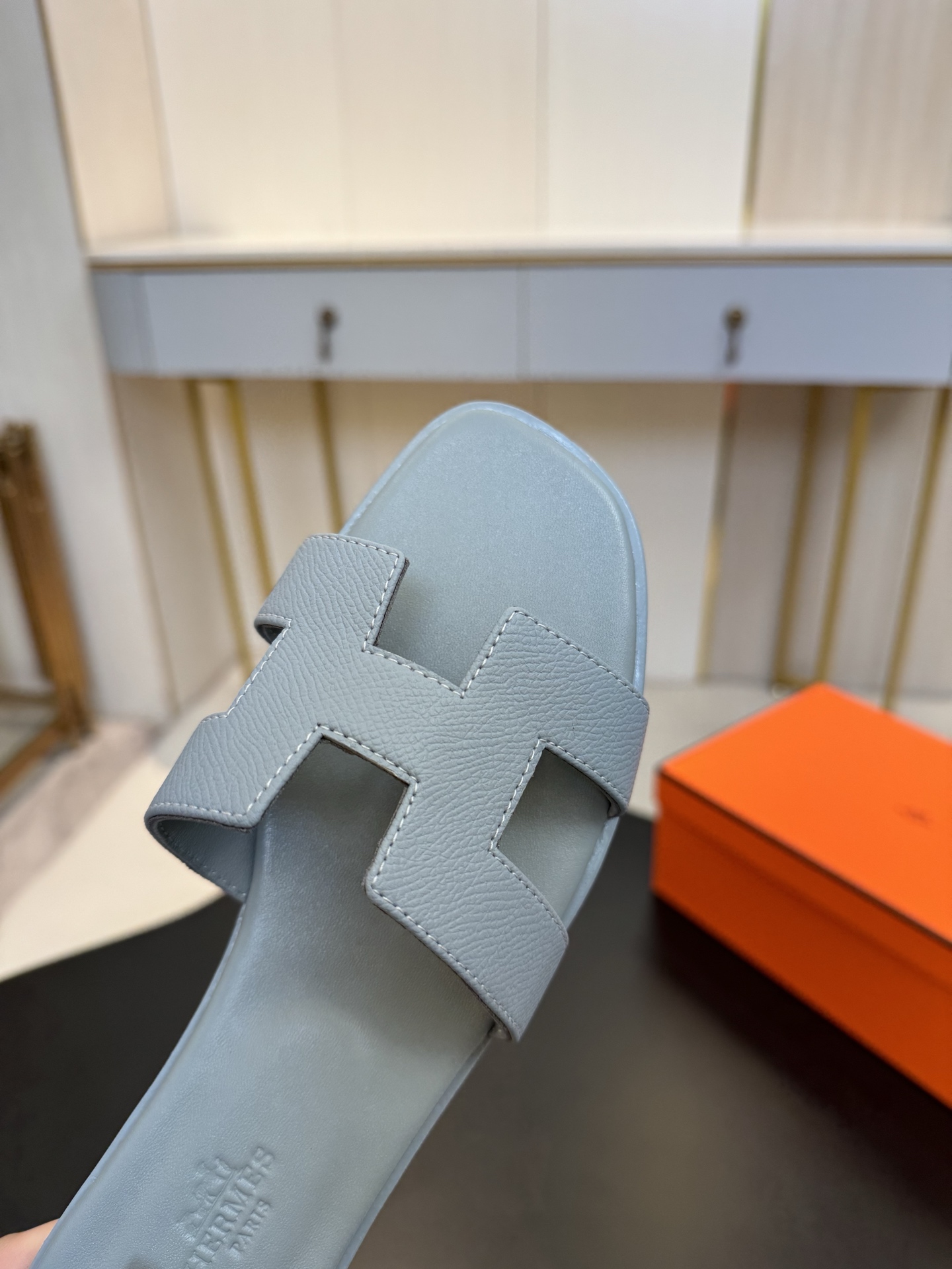 NO:749862,Same color outsole 'latest color matching' Palm pattern Hermes Hermes H slippers Oran sandals series————————Fashionable and versatile Super comfortable Every detail is done to the extreme Original 1:1 exclusive private mold upper/original leather welt outsole SIZE34~42 (34.40.41.42 customized non-refundable), slippers, hermes, hermes, sandals, slippers19860909同色大底『最新配色』 手掌纹Hermes 爱马仕H拖鞋Oran凉鞋系列———————————时尚又百搭 超级舒服 每个细节都做到极致 原版1:1独家私模鞋面/原版真皮沿条大底  SIZE34~42（34.40.41.42定制不退不换）,拖鞋,hermes,hermes,sandals,slippers,Women's Shoes