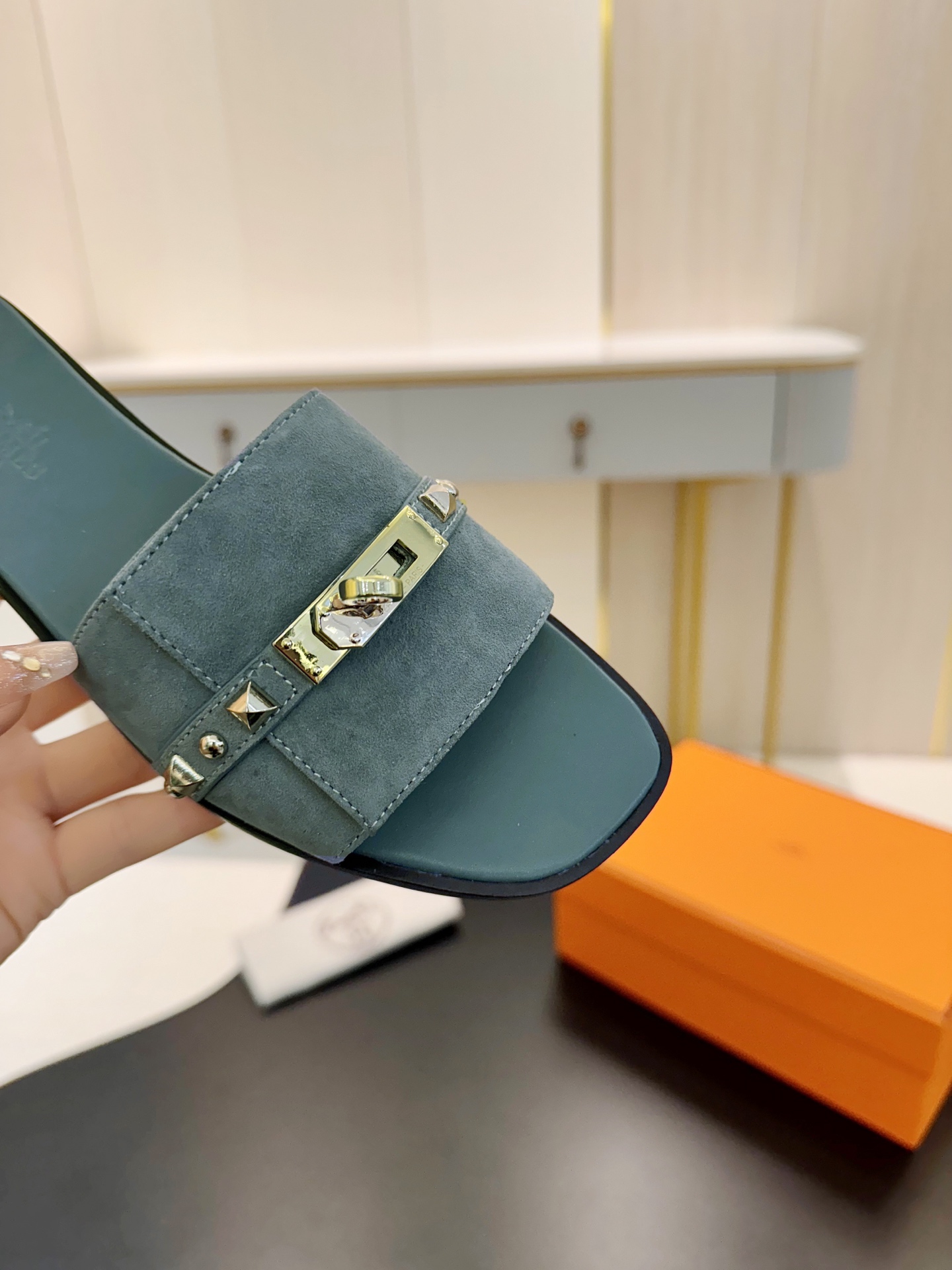 NO:405394,Hermes... Flat-soled slippers 2025 new product + hot series genuine leather sole, exclusive mold opening hardware buckle, imported cowhide, spring and summer color combination and appearance comfort!  Women's Size 35-39 Custom made 40 41 42, slippers, hermes, slippers, cowhide, Leather soles19860909Hermes... 平底拖鞋 2025新品+爆款系列 真皮大底,独家开模五金扣,进口牛皮 春夏拼色兼具颜值舒适度的单品！ 女码35-39 可订做40 41 42,拖鞋,hermes,slippers,cowhide,Leather soles,Women's Shoes