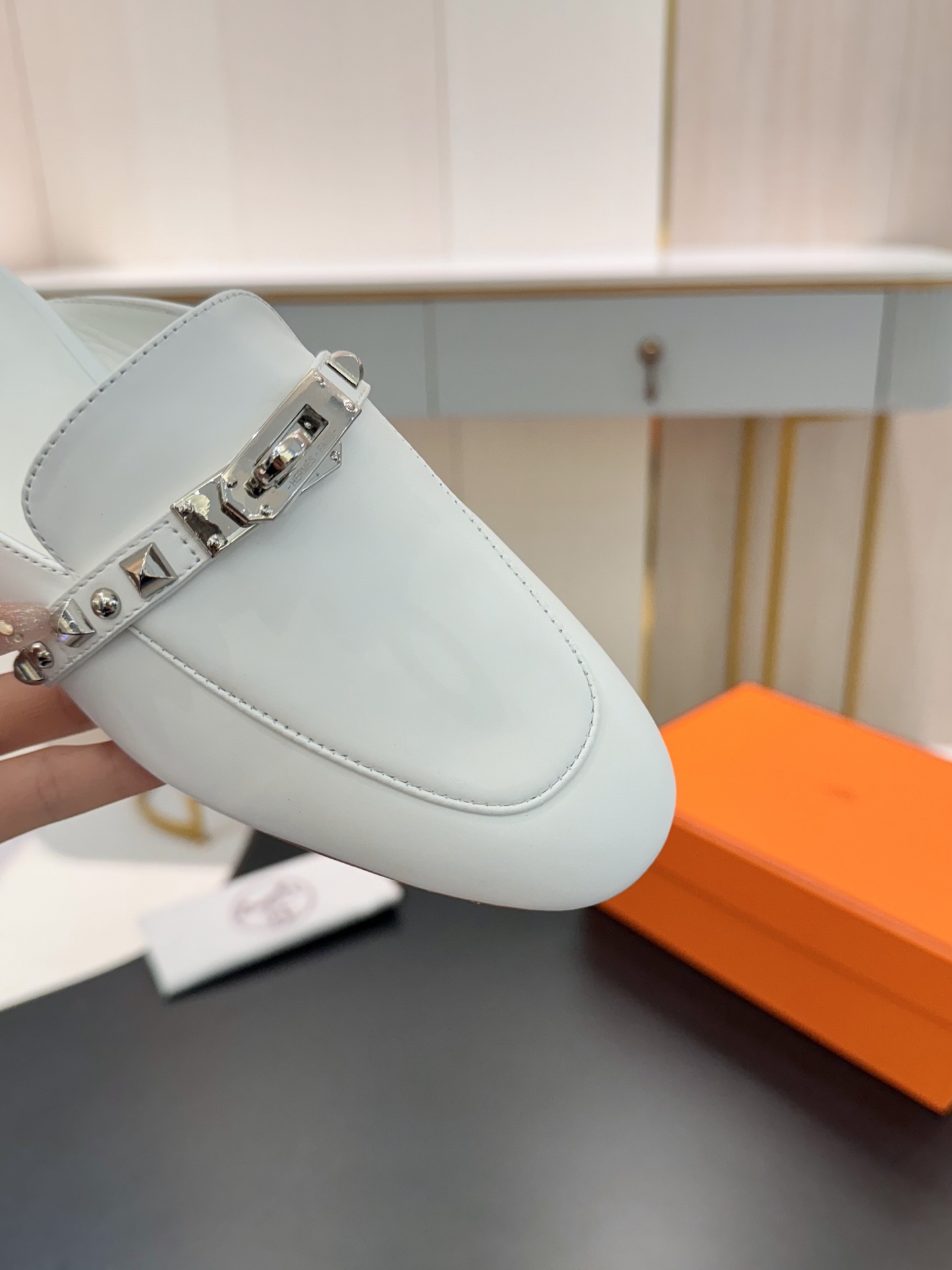 NO:405412,Hermes... Flat-soled slippers 2025 new product + hot series genuine leather sole, exclusive mold opening hardware buckle, imported cowhide, spring and summer color combination and appearance comfort!  Women's code 35-39 can be customized 40 41 42, semi-drag, hermes, slippers, cowhide, Leather soles19860909Hermes... 平底拖鞋 2025新品+爆款系列 真皮大底,独家开模五金扣,进口牛皮 春夏拼色兼具颜值舒适度的单品！ 女码35-39 可订做40 41 42,半拖,hermes,slippers,cowhide,Leather soles,Women's Shoes