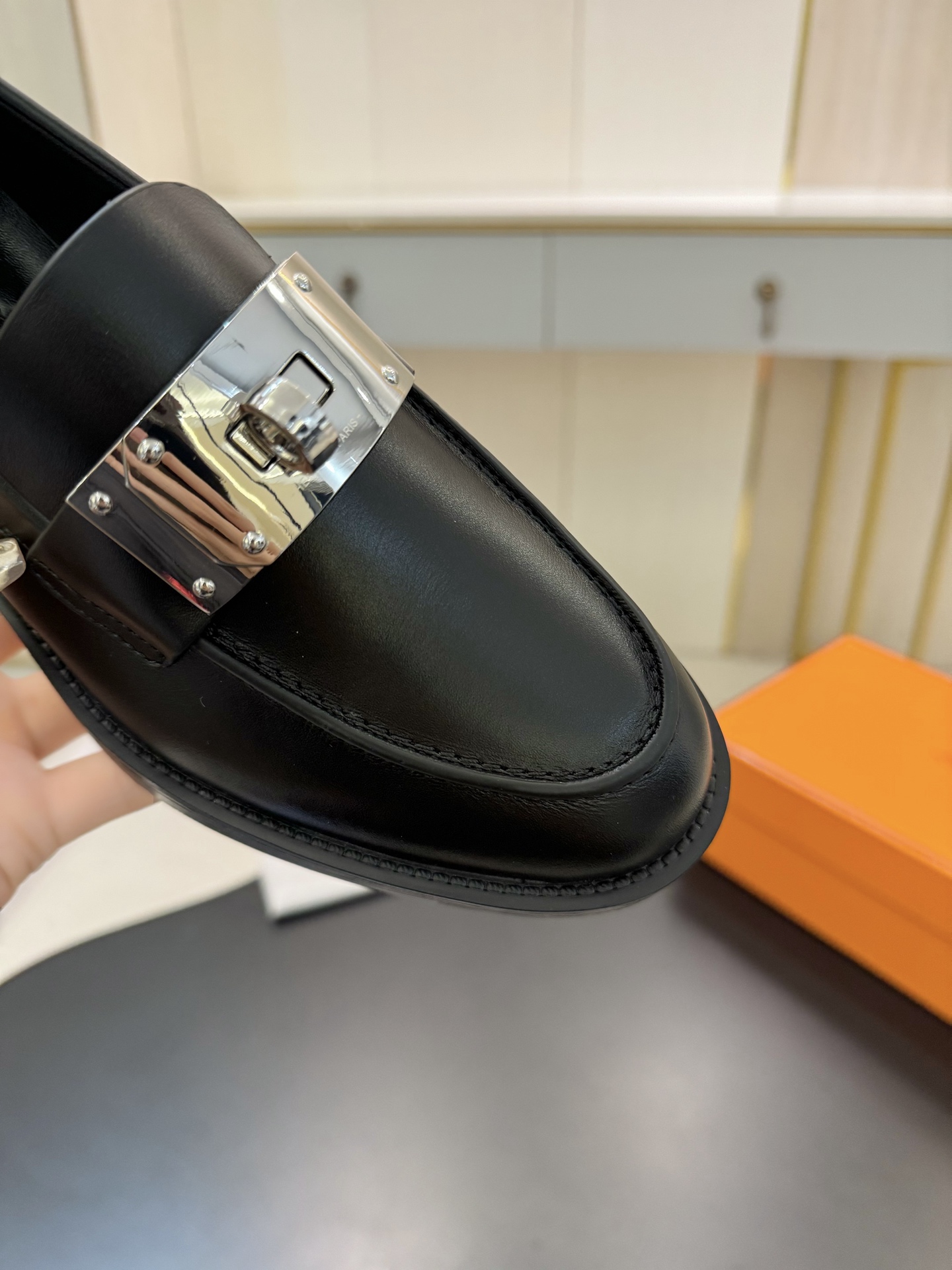 NO:442332,Hermes... a Eclair new Kelly+ hit series. The style is super positive, with a certain thickness that increases the height and makes your legs look longer!  Body-permeable, comfortable imported cowhide, a single item that combines color combinations with both appearance and comfort!  Channel supply: size 35-39 can be set to 40.41, loafers, hermes, loafers, cowhide19860909Hermes... a Eclair 新款Kelly+爆款系列 版型超正,有一定厚度增高显腿长！透体透气 舒适的进口牛皮 春夏拼色兼具颜值舒适度的单品！ 渠道货源 码数 size 35-39可定40.41,乐福鞋,hermes,loafers,cowhide,Women's Shoes