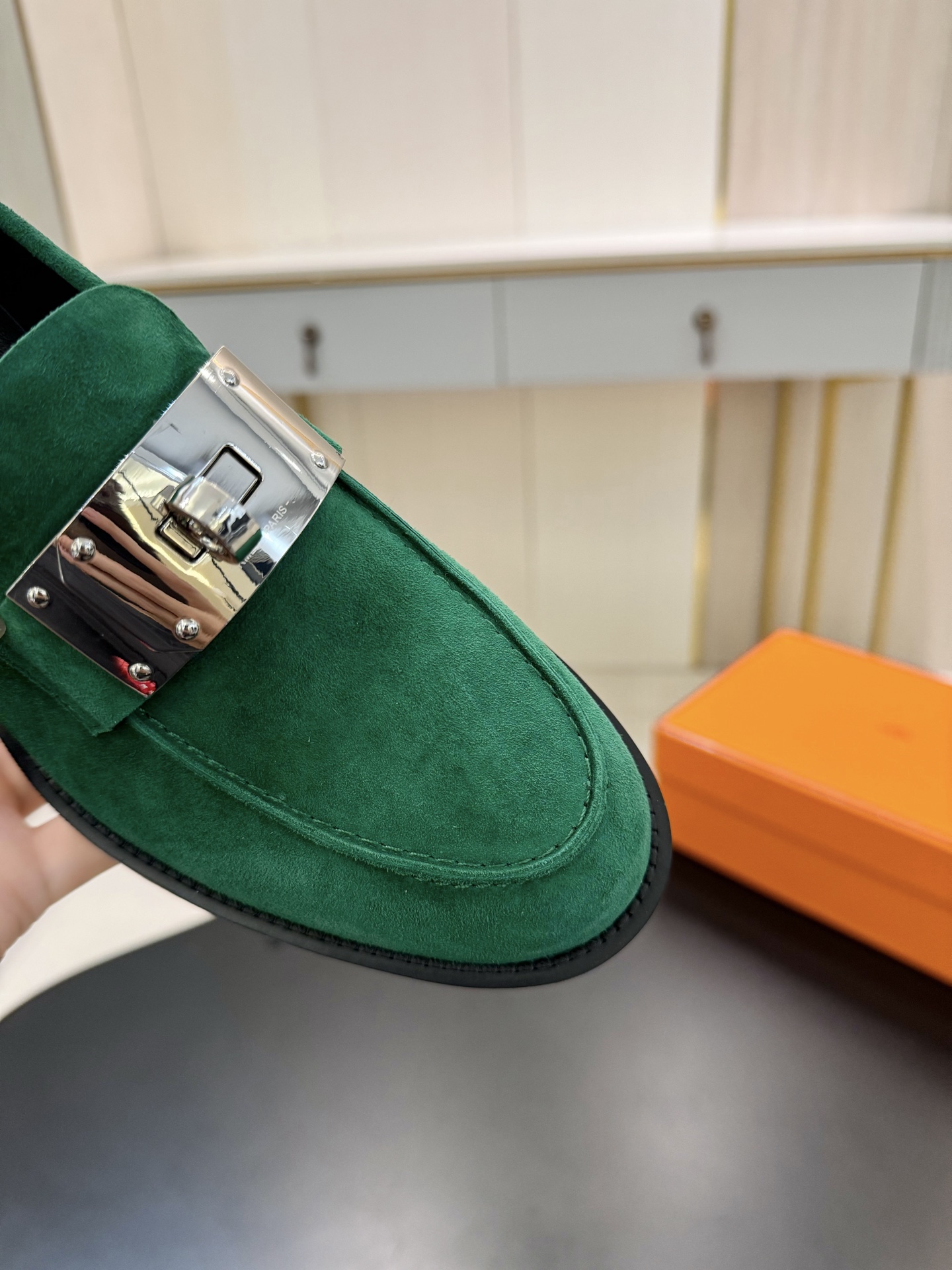 NO:442341,Hermes... a Eclair new Kelly+ hot series. The style is super positive, with a certain thickness** that makes your legs look longer!  Body-permeable, comfortable imported cowhide, a single item that combines color combinations with both appearance and comfort!  Channel supply: size 35-39 can be set to 40.41, loafers, hermes, loafers, cowhide19860909Hermes... a Eclair 新款Kelly+爆款系列 版型超正,有一定厚度**显腿长！透体透气 舒适的进口牛皮 春夏拼色兼具颜值舒适度的单品！ 渠道货源 码数 size 35-39可定40.41,乐福鞋,hermes,loafers,cowhide,Women's Shoes