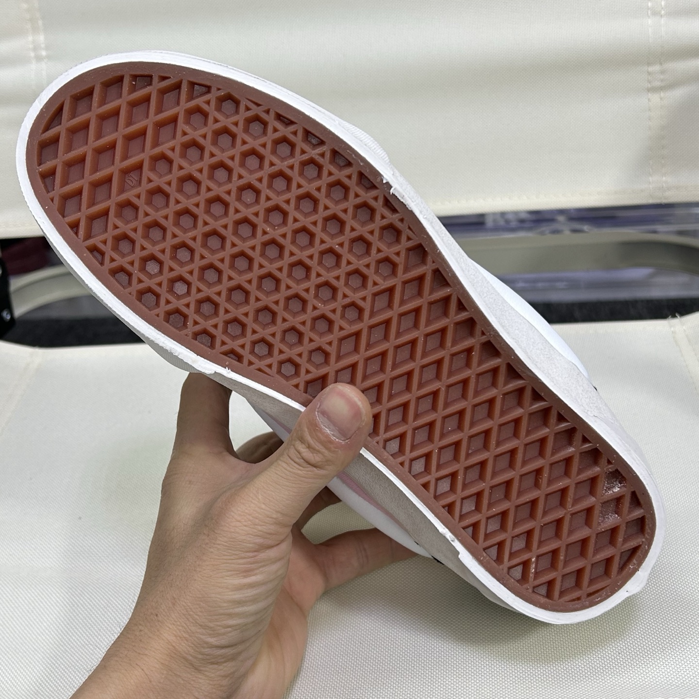 新款发售🔥🔥🔥🔥Vans Knu Skool 百搭休闲防滑减震低帮 板鞋男女同款颜色：vans面包粉色白