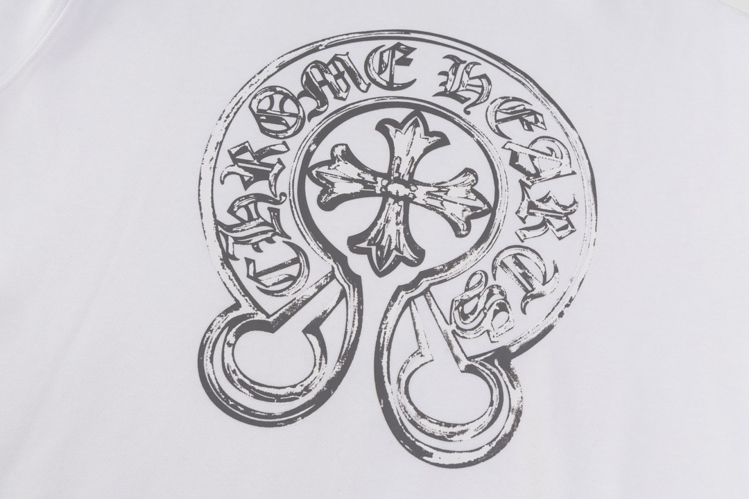 供货价:65💰新品卫衣发布会♻️纯棉毛圈设计,300克足重量,贸易出口货,原包装吊牌（另有38💴华棉版本340克推荐入手）可以随意来图订制 支持一件代发 批发 等  
克罗心经典款全棉加厚320g休闲圆领套头卫衣
全套包装 高品质
卫衣采用320g多支纱线纺织工艺 手感厚实
全棉面料 透气舒适 顶级质感
颜色：图示颜色
尺码：M L XL
 胸围 肩宽 袖长 衣长
M 62 63.5 53 70
L 64 65.5 54.5 72
XL 66 67.5 56 74
尺码 建议身高 建议体重
M 160cm-170cm 50kg-65kg
L 170cm-180cm 65k g-85kg
XL 180cm-195cm 85kg-115kg