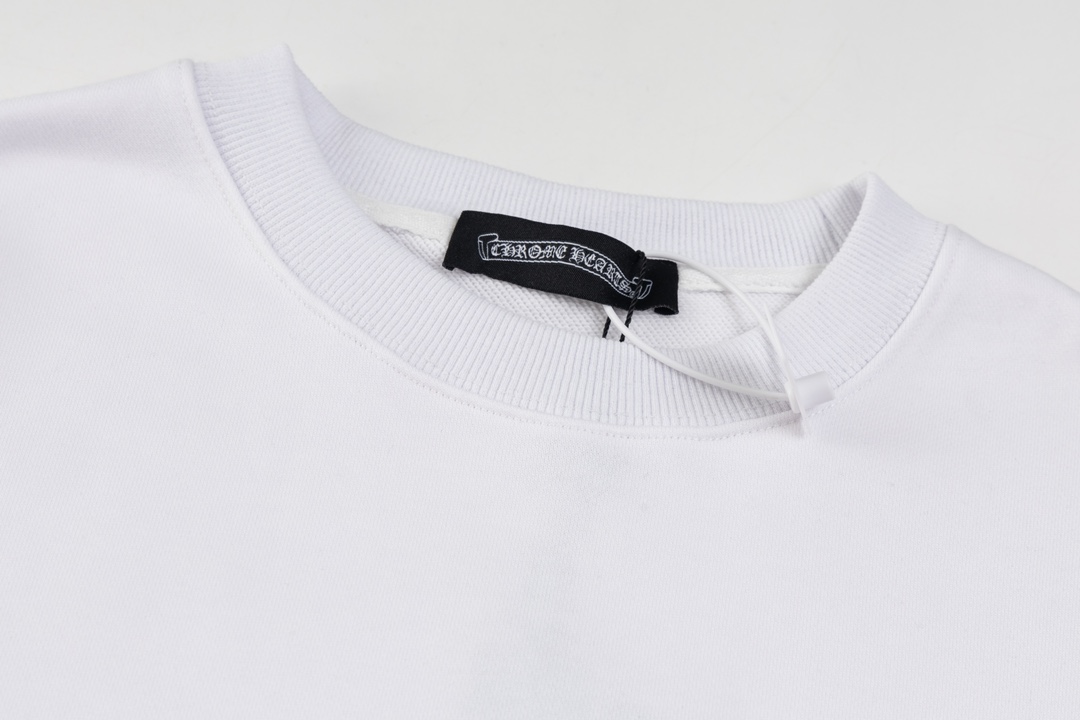 供货价:65💰新品卫衣发布会♻️纯棉毛圈设计,300克足重量,贸易出口货,原包装吊牌（另有38💴华棉版本340克推荐入手）可以随意来图订制 支持一件代发 批发 等  
克罗心经典款全棉加厚320g休闲圆领套头卫衣
全套包装 高品质
卫衣采用320g多支纱线纺织工艺 手感厚实
全棉面料 透气舒适 顶级质感
颜色：图示颜色
尺码：M L XL
 胸围 肩宽 袖长 衣长
M 62 63.5 53 70
L 64 65.5 54.5 72
XL 66 67.5 56 74
尺码 建议身高 建议体重
M 160cm-170cm 50kg-65kg
L 170cm-180cm 65k g-85kg
XL 180cm-195cm 85kg-115kg