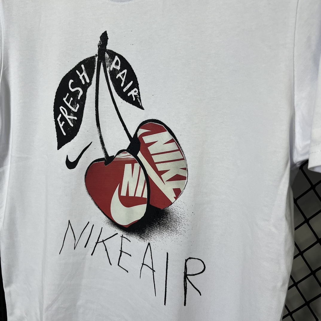 【运动潮牌】 💰48包邮 得物同步 耐克nike夏季新款高克重双纱，时尚港风圆领印花休闲短袖T恤衫，男女同款上衣 颜色黑色 码数 S-4XL