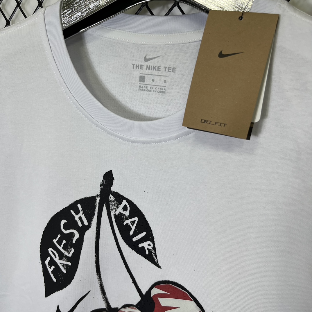 【运动潮牌】 💰48包邮 得物同步 耐克nike夏季新款高克重双纱，时尚港风圆领印花休闲短袖T恤衫，男女同款上衣 颜色黑色 码数 S-4XL