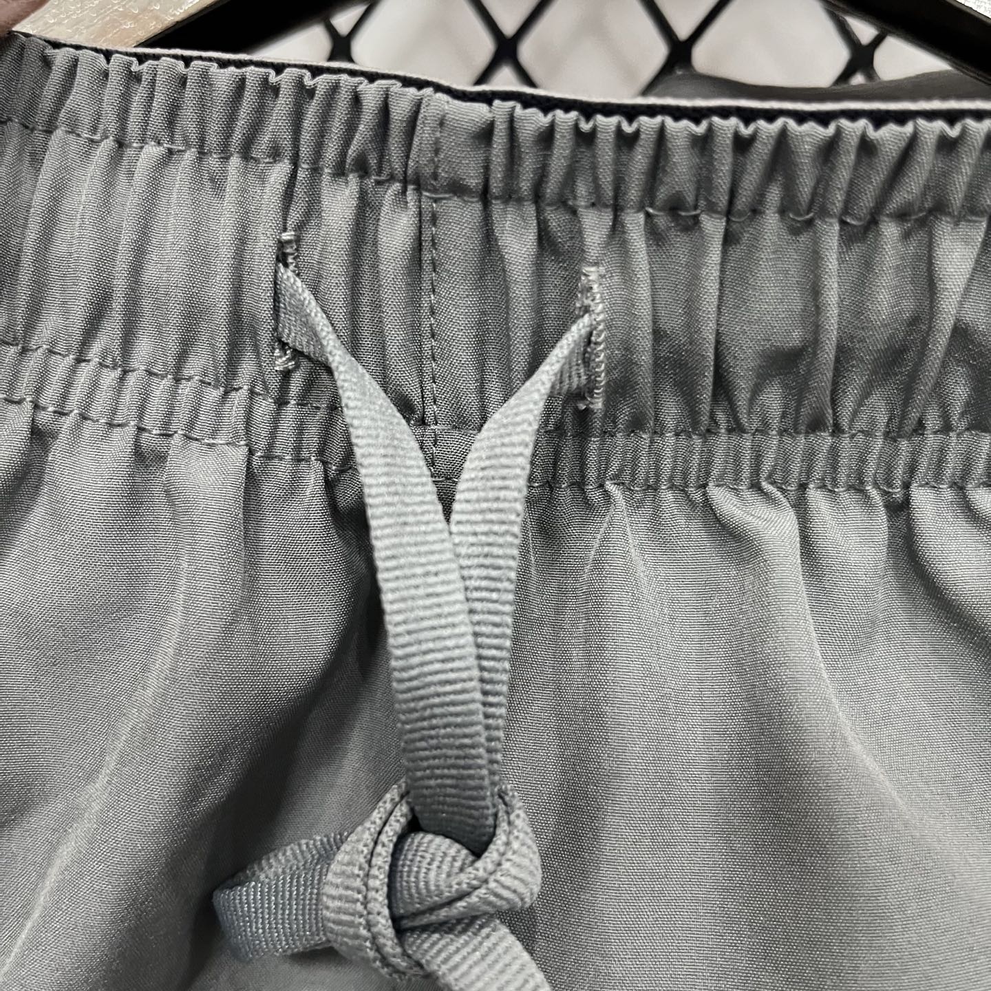 💰45【得物品质】 大量现货 得物1:1出款 贸易订单 拉链口袋 高端品质 撞色拼接耐克短裤 Nike Dri-FIT 纯色速干透气梭织训练运动短裤男款 绿色 黑色 卡其色 灰色 M-3XL