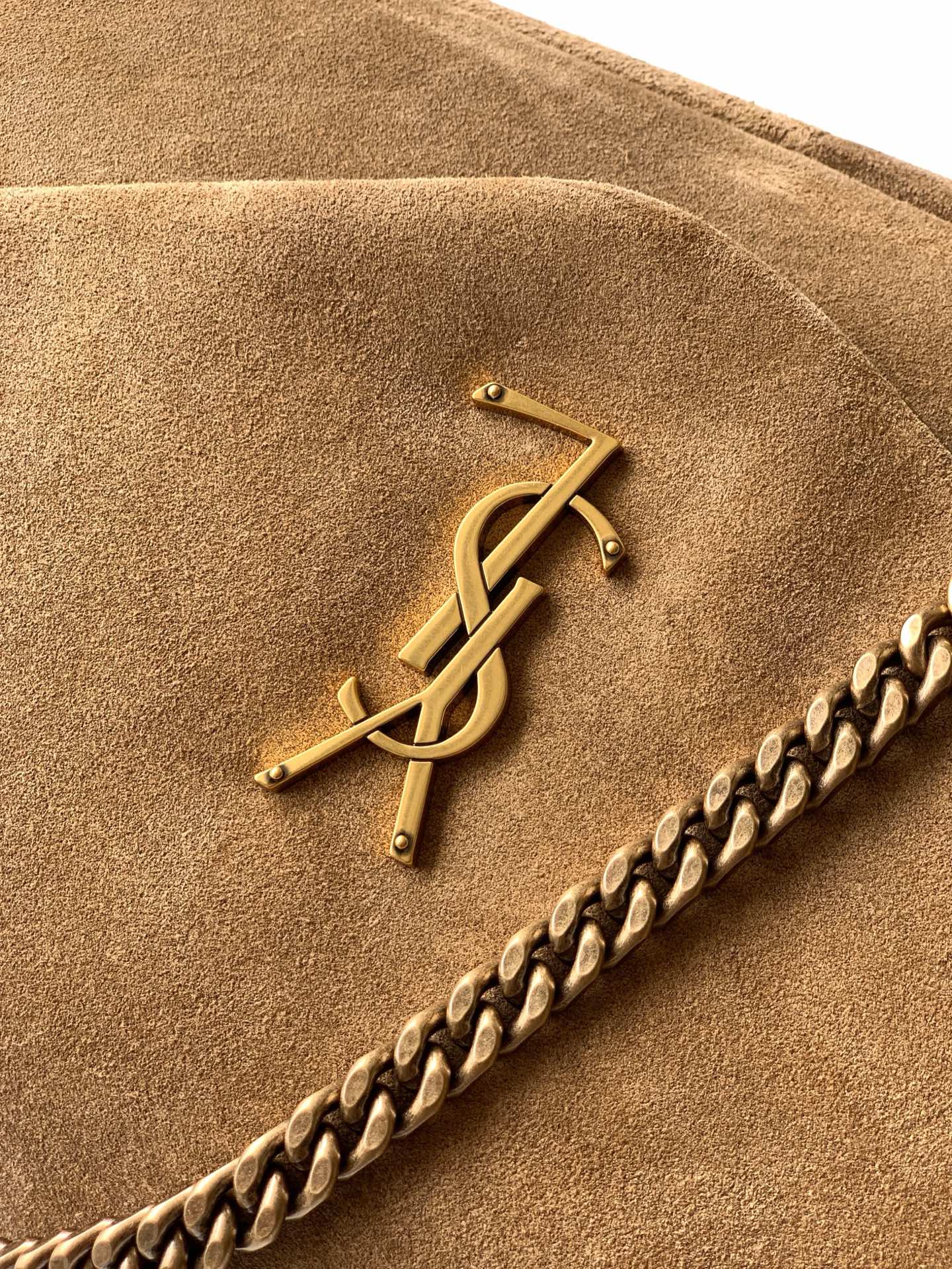 Saint Laurent 磨砂皮金叶色/金 简约而不失优雅圣罗兰的新标志性手袋