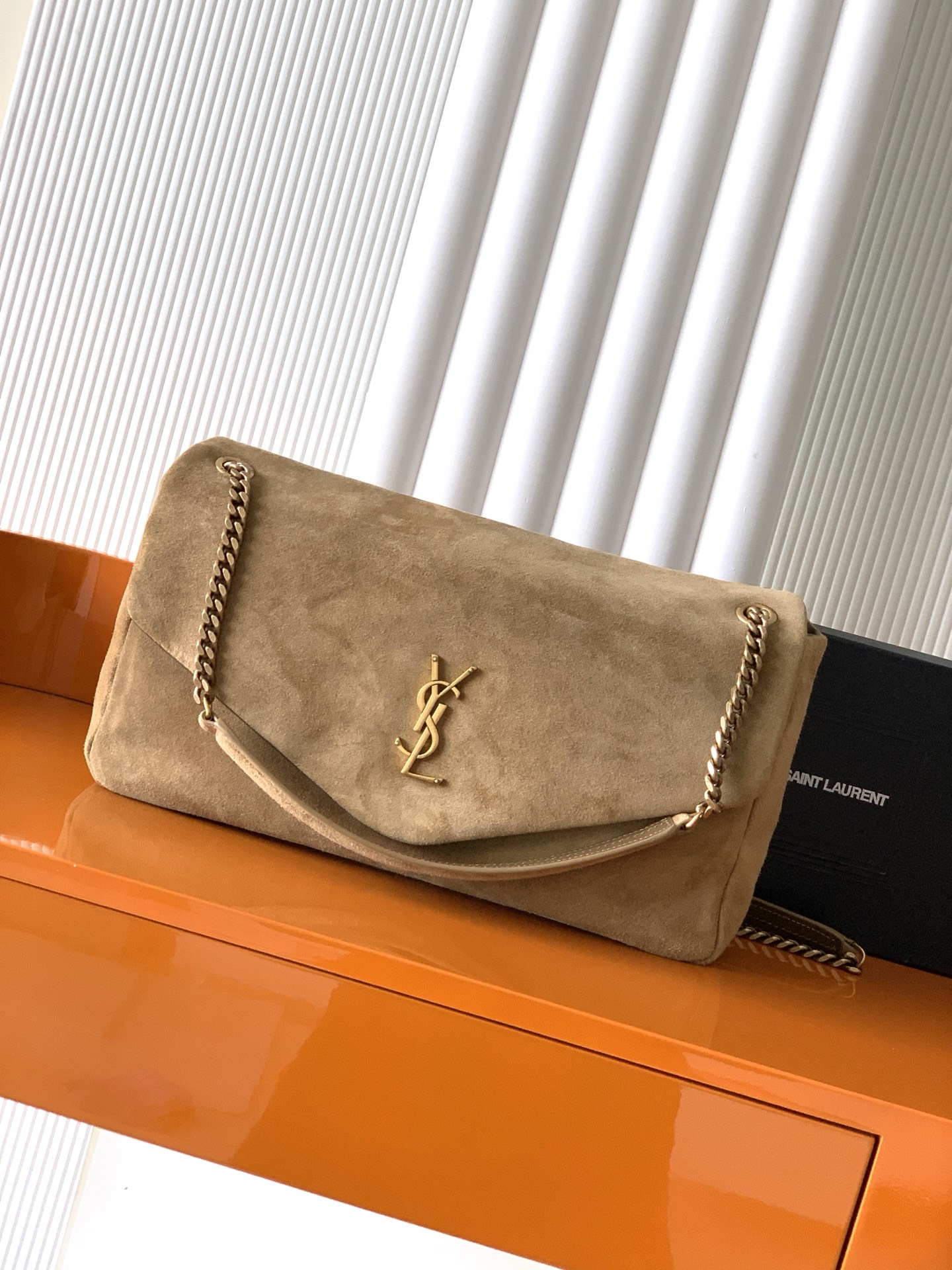Saint Laurent 磨砂皮金叶色/金 简约而不失优雅圣罗兰的新标志性手袋