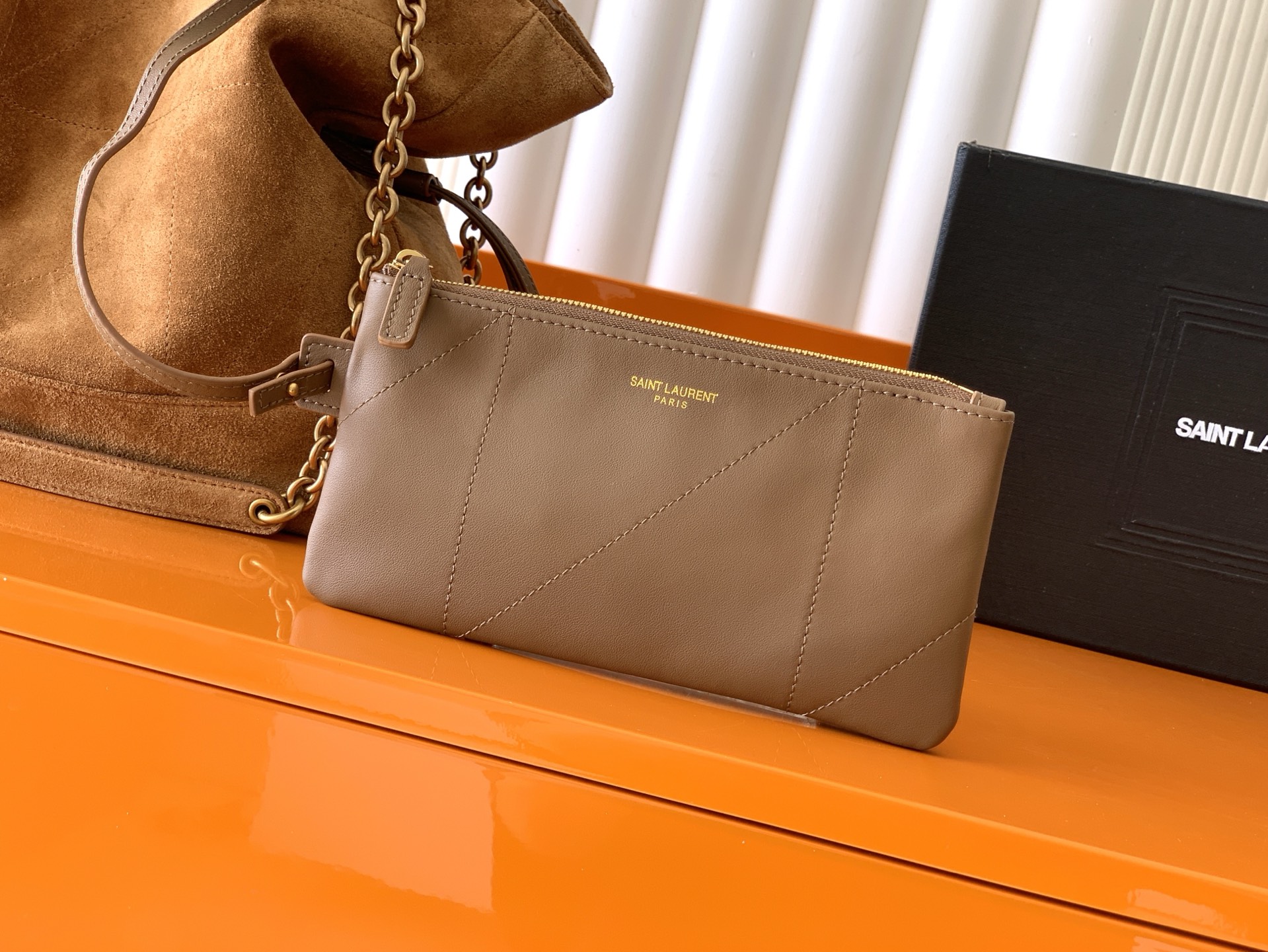 Saint Laurent 磨砂焦糖/古金