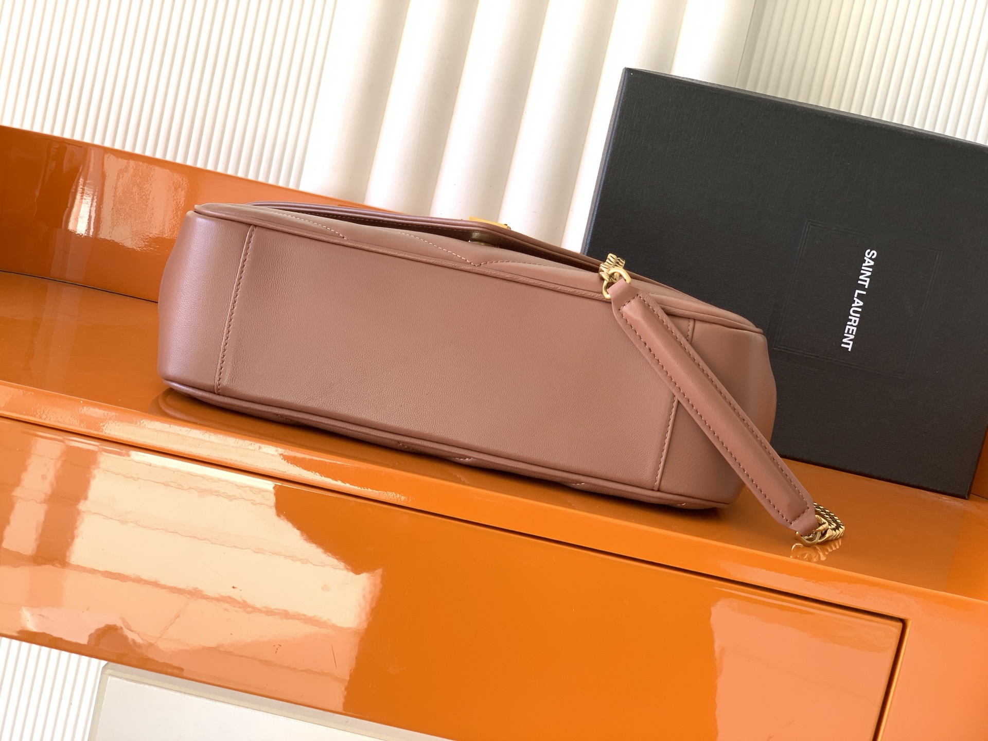 Saint Laurent 中号玫瑰沙羊皮/古金 25早春新款LouLou中号 质感细腻高级 羊皮手感柔柔软软的