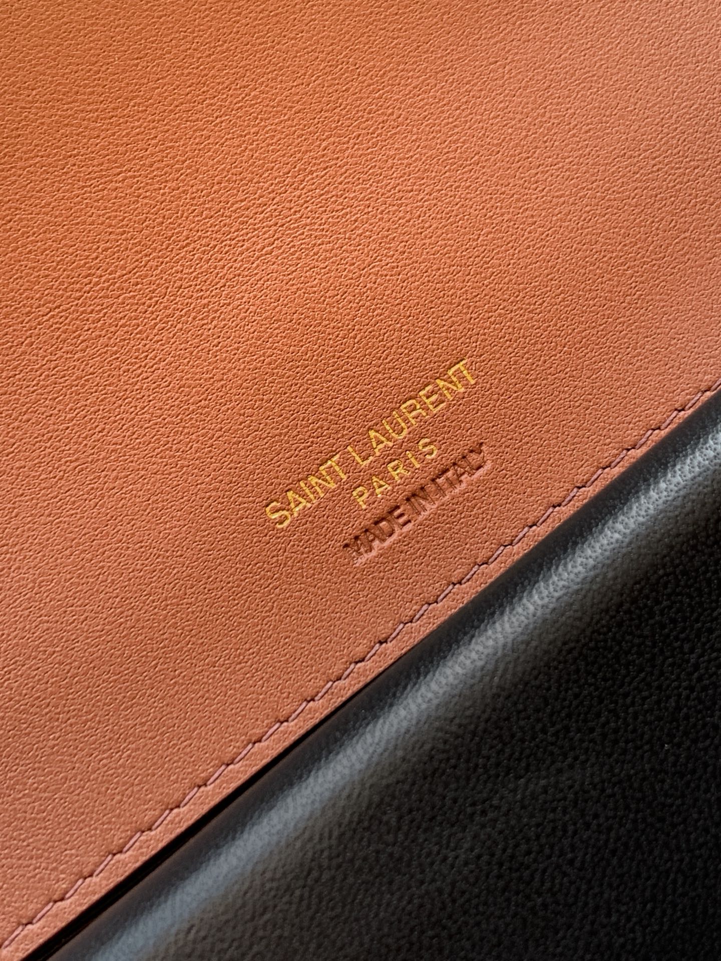 Saint Laurent 中号玫瑰沙羊皮/古金 25早春新款LouLou中号 质感细腻高级 羊皮手感柔柔软软的