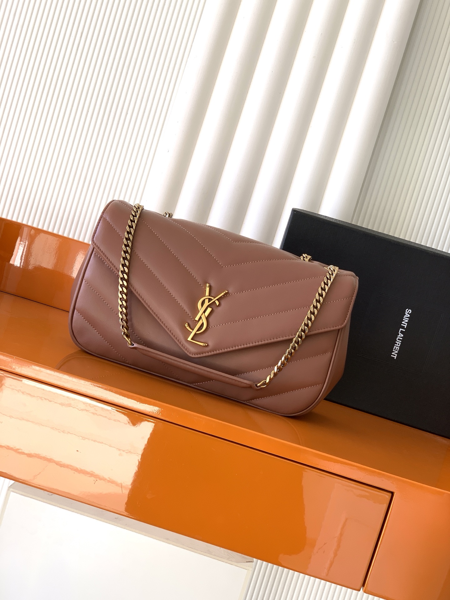 Saint Laurent 中号玫瑰沙羊皮/古金 25早春新款LouLou中号 质感细腻高级 羊皮手感柔柔软软的