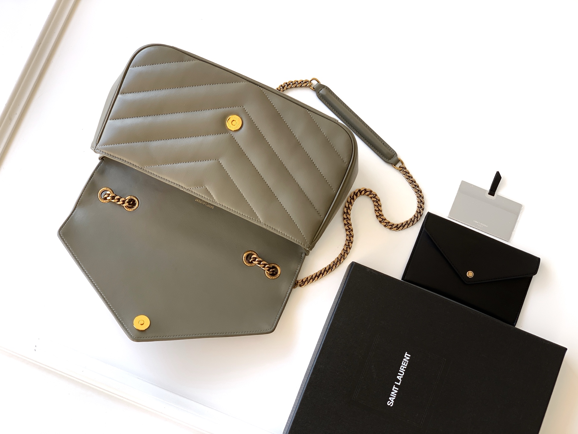 Saint Laurent 中号苔藓绿羊皮/古金
