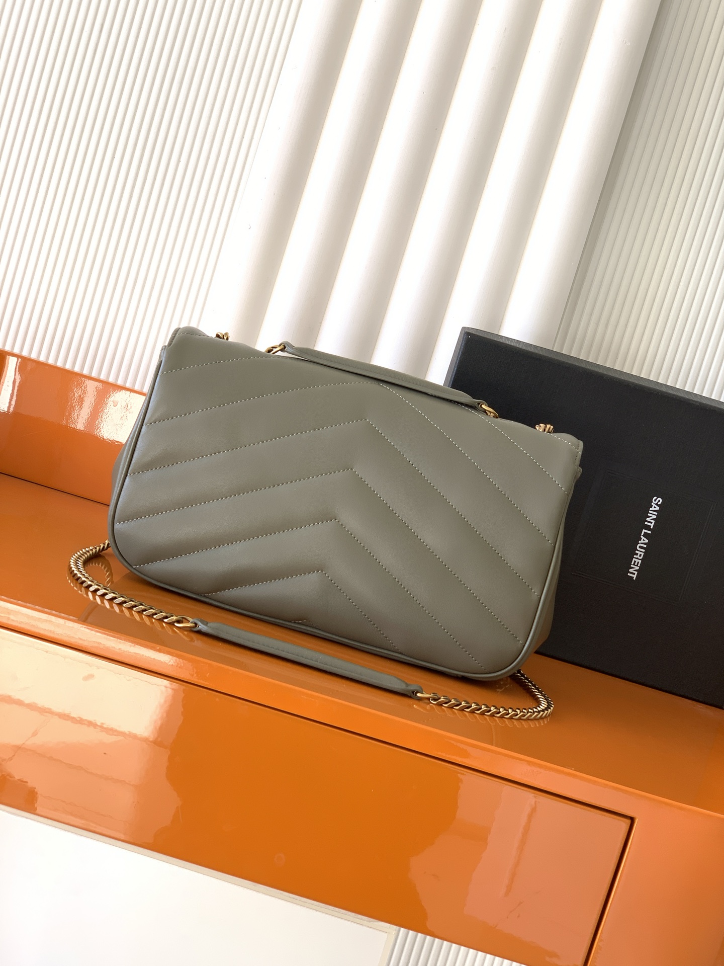 Saint Laurent 中号苔藓绿羊皮/古金