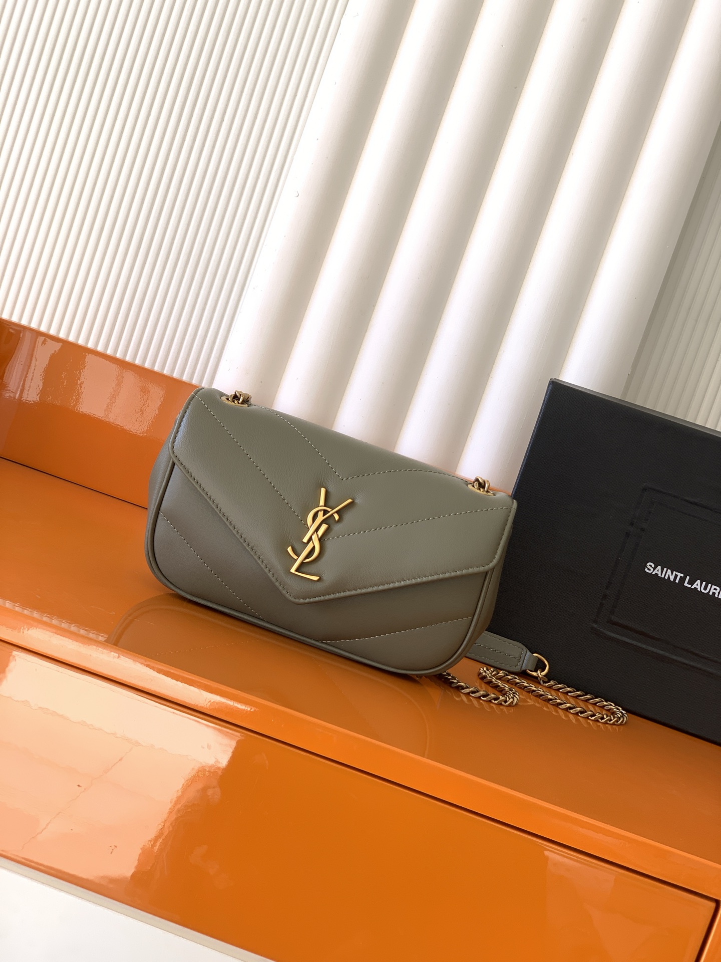Saint Laurent 迷你苔藓绿羊皮/古金
