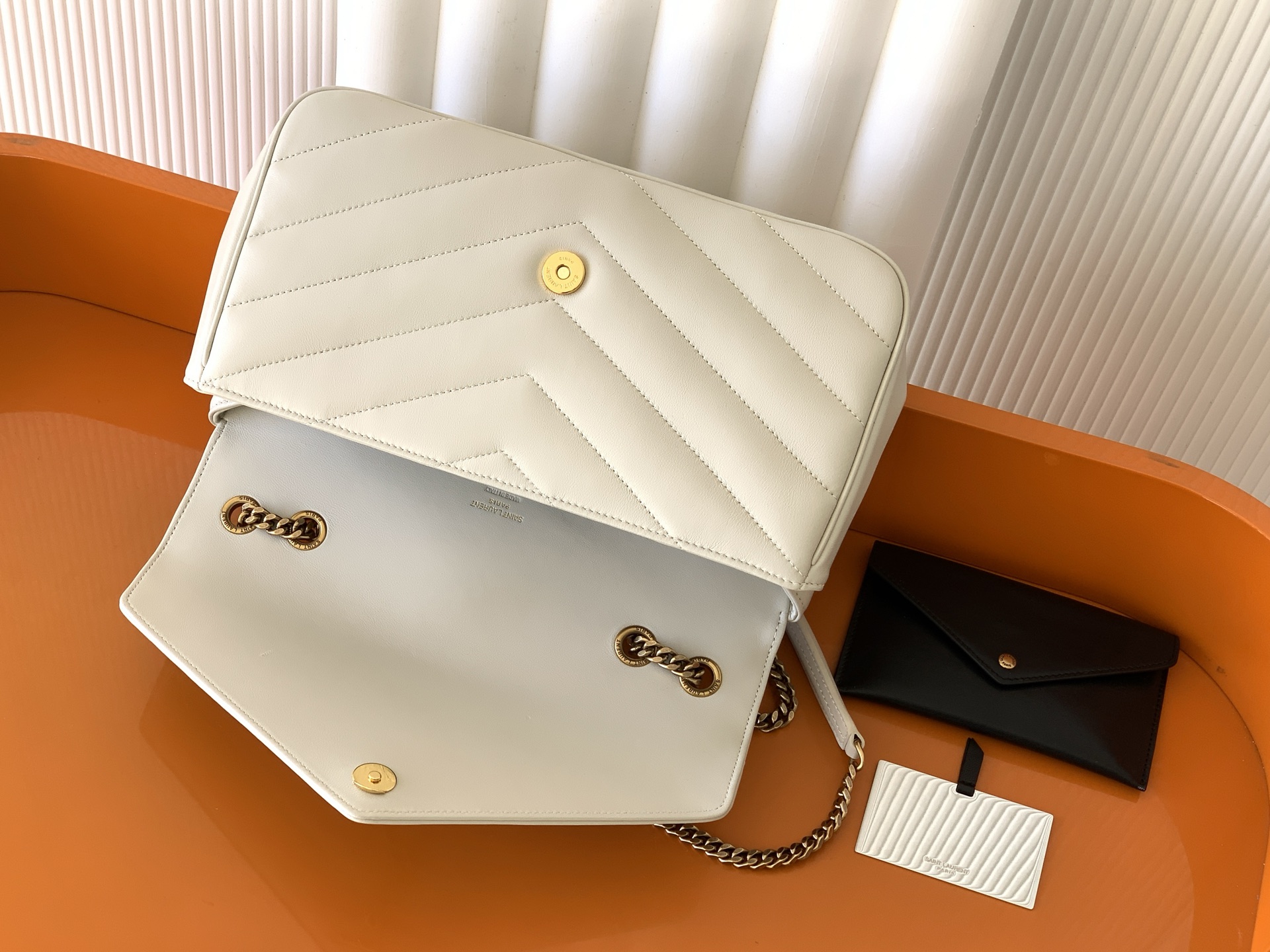 Saint Laurent 中号白色羊皮/古金