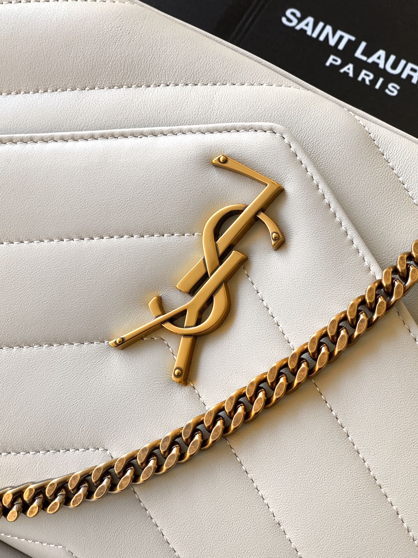 Saint Laurent 中号白色羊皮/古金