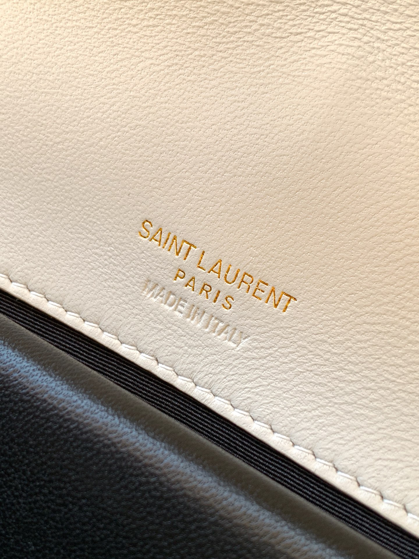 Saint Laurent 小号白色羊皮/古金 25早春新款LouLou小号 质感细腻高级 羊皮手感柔柔软软的